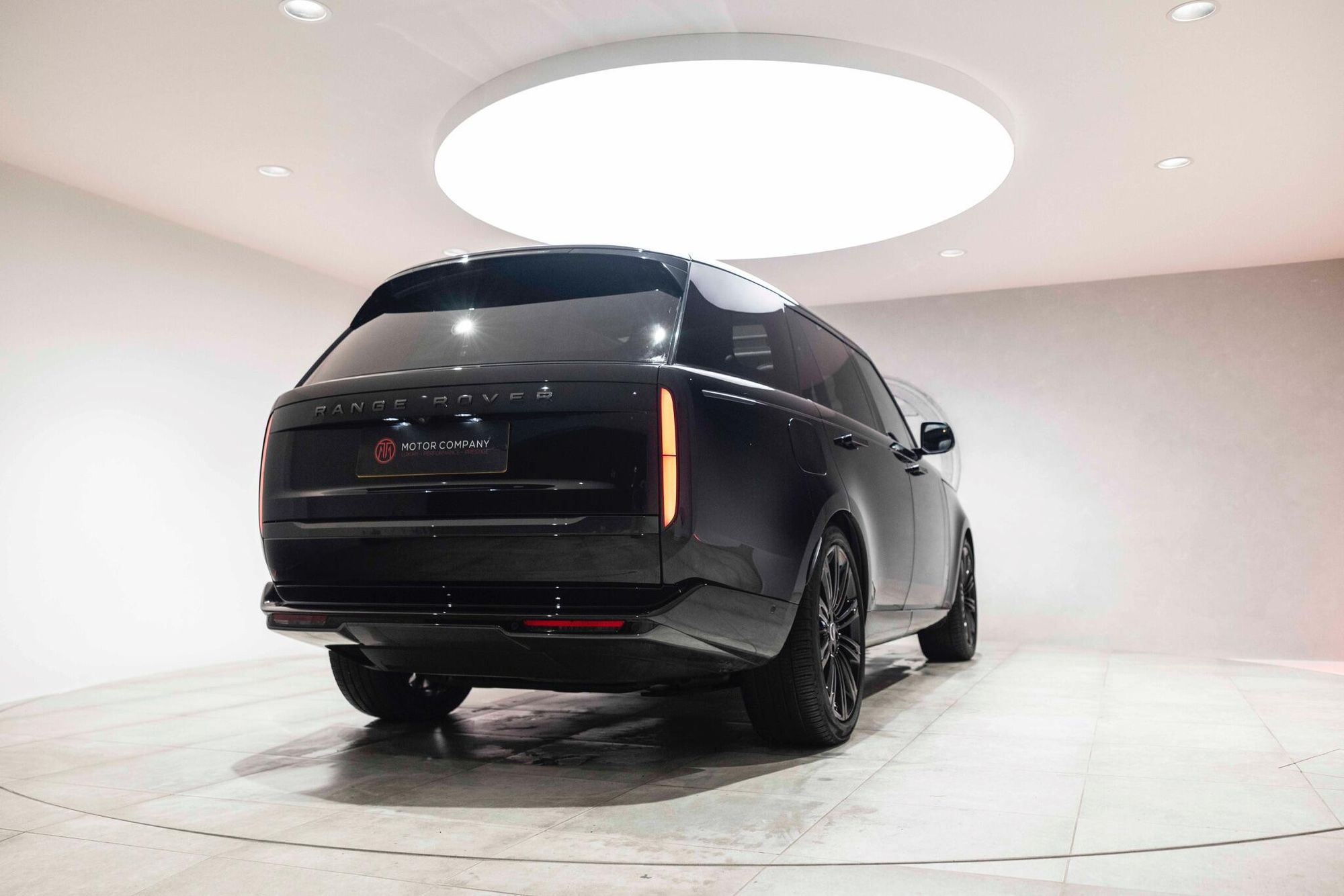 LAND ROVER RANGE ROVER DIESEL ESTATE 3.0 D350 First Edition LWB 4dr Auto for sale UK - Slide 5