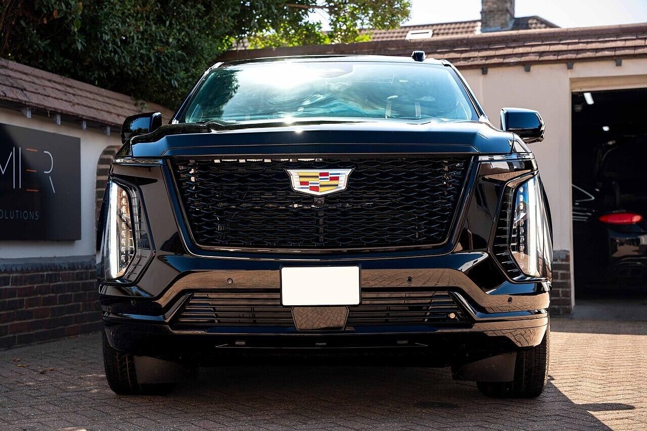 CADILLAC ESCALADE STATION WAGON 6.2 V8 Sport Platinum 5dr Auto for sale UK - Slide 2