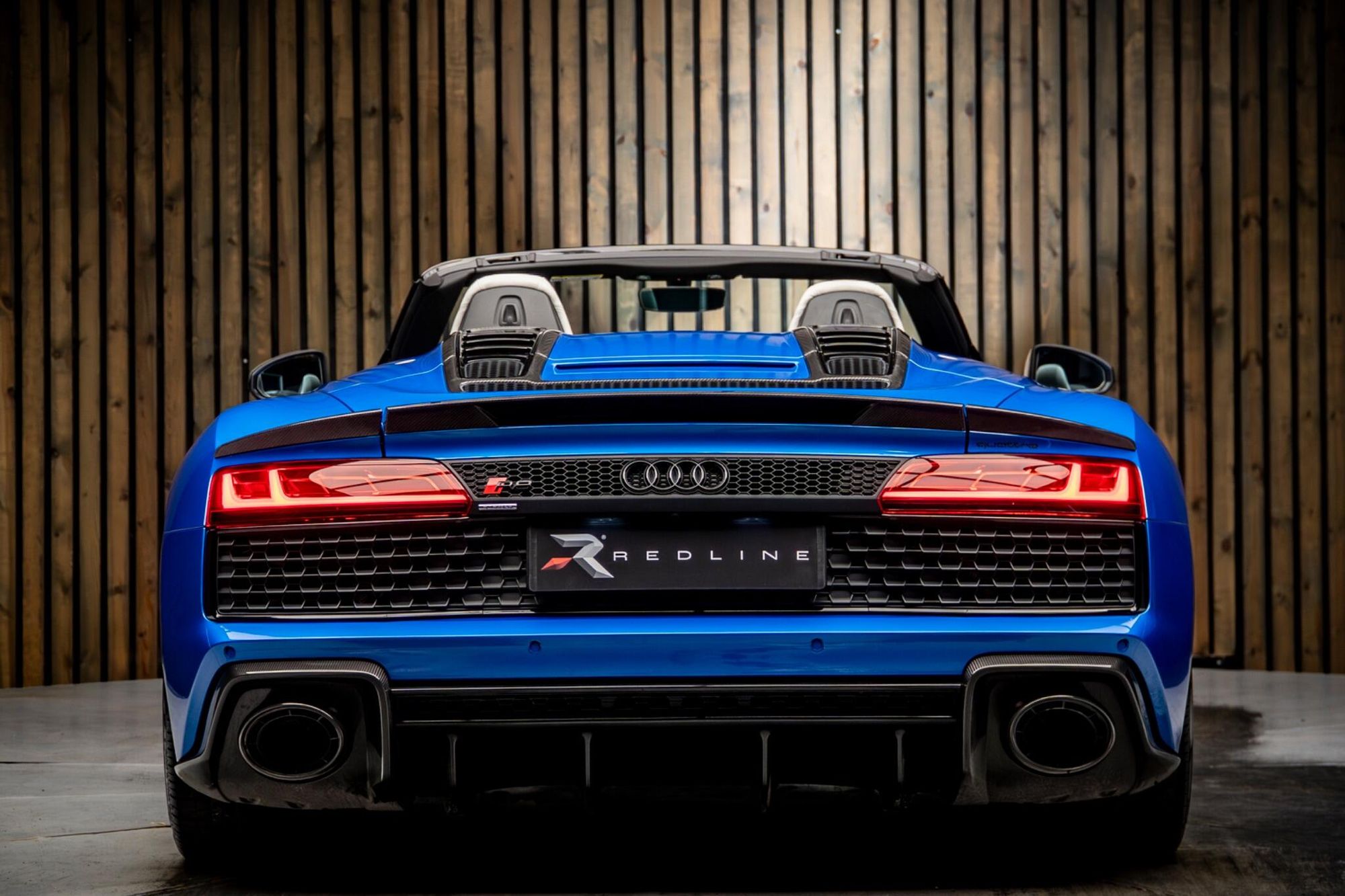 AUDI R8 SPYDER 5.2 V10 Quattro Performance Ed Carbon 2dr S Tronic for sale UK - Slide 6