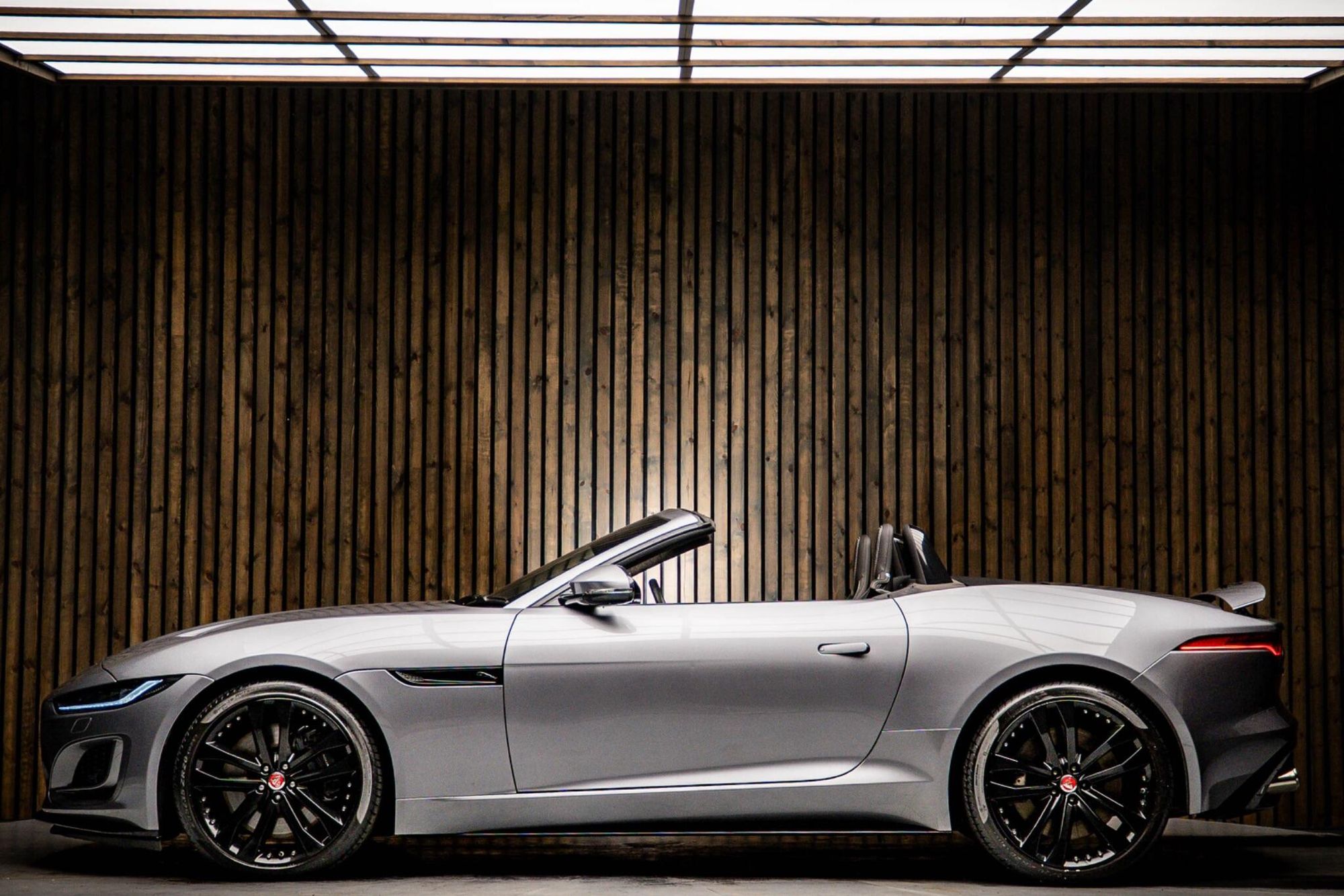 JAGUAR F-TYPE CONVERTIBLE 5.0 P450 Supercharged V8 R-Dynamic Black 2dr Auto for sale UK - Slide 7