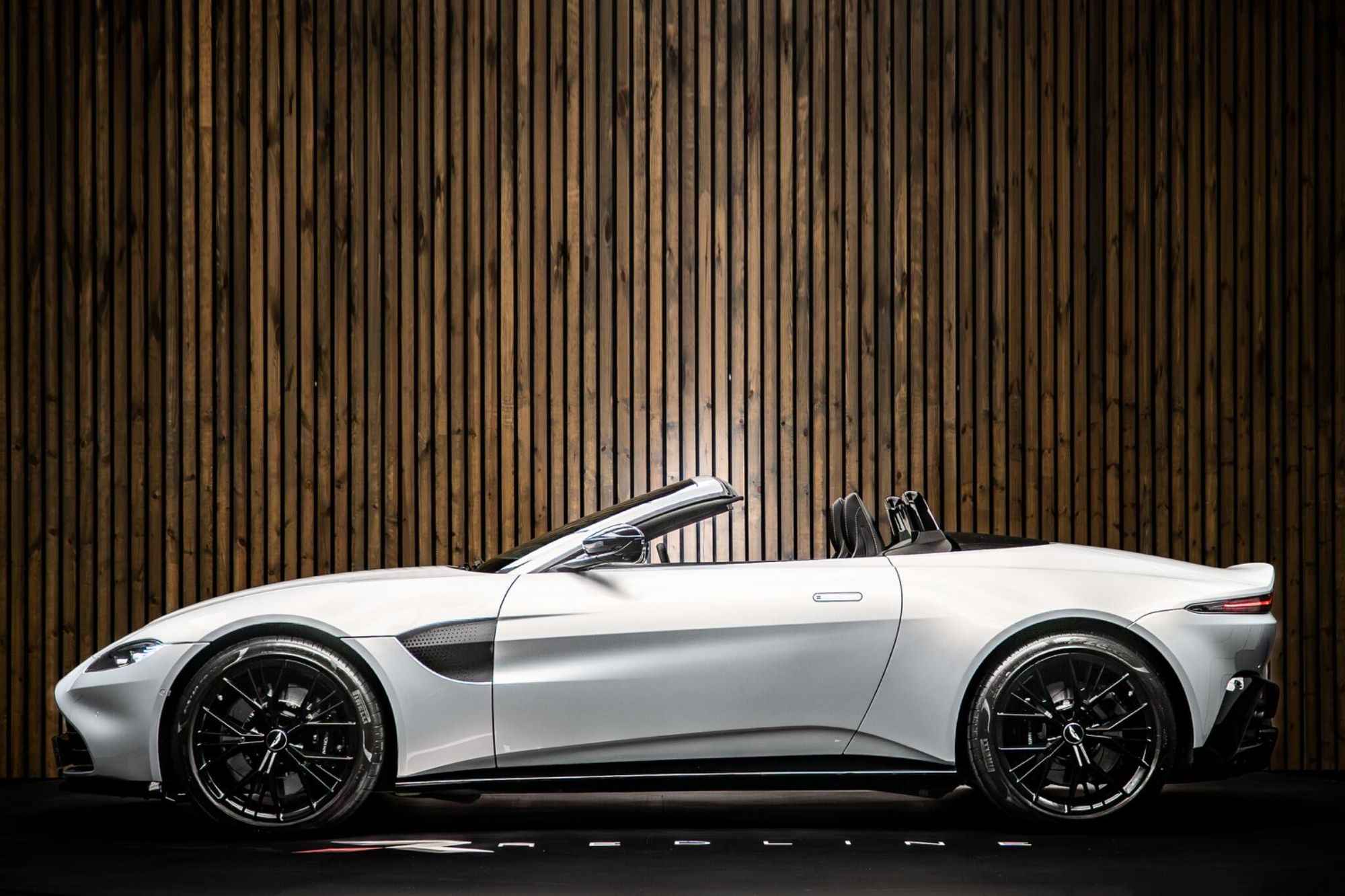 ASTON MARTIN VANTAGE V8 ROADSTER 2dr ZF 8 Speed Auto for sale UK - Slide 7