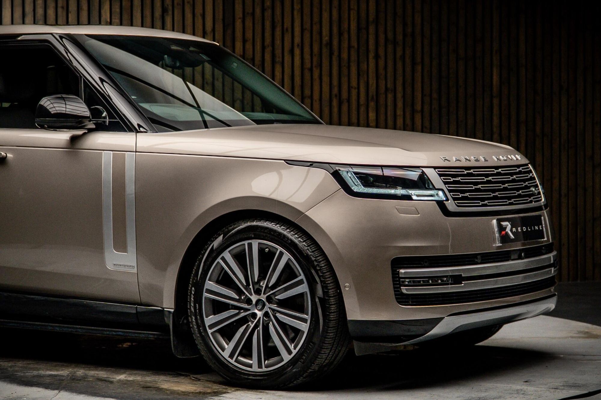 LAND ROVER RANGE ROVER ESTATE 3.0 P550e Autobiography 4dr Auto for sale UK - Slide 10