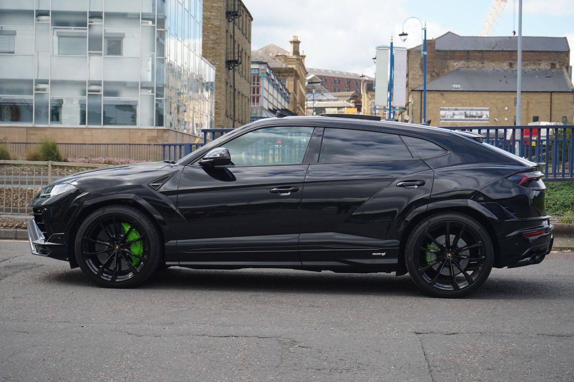 LAMBORGHINI URUS ESTATE 4.0T FSI V8 S 5dr Auto for sale UK - Slide 8