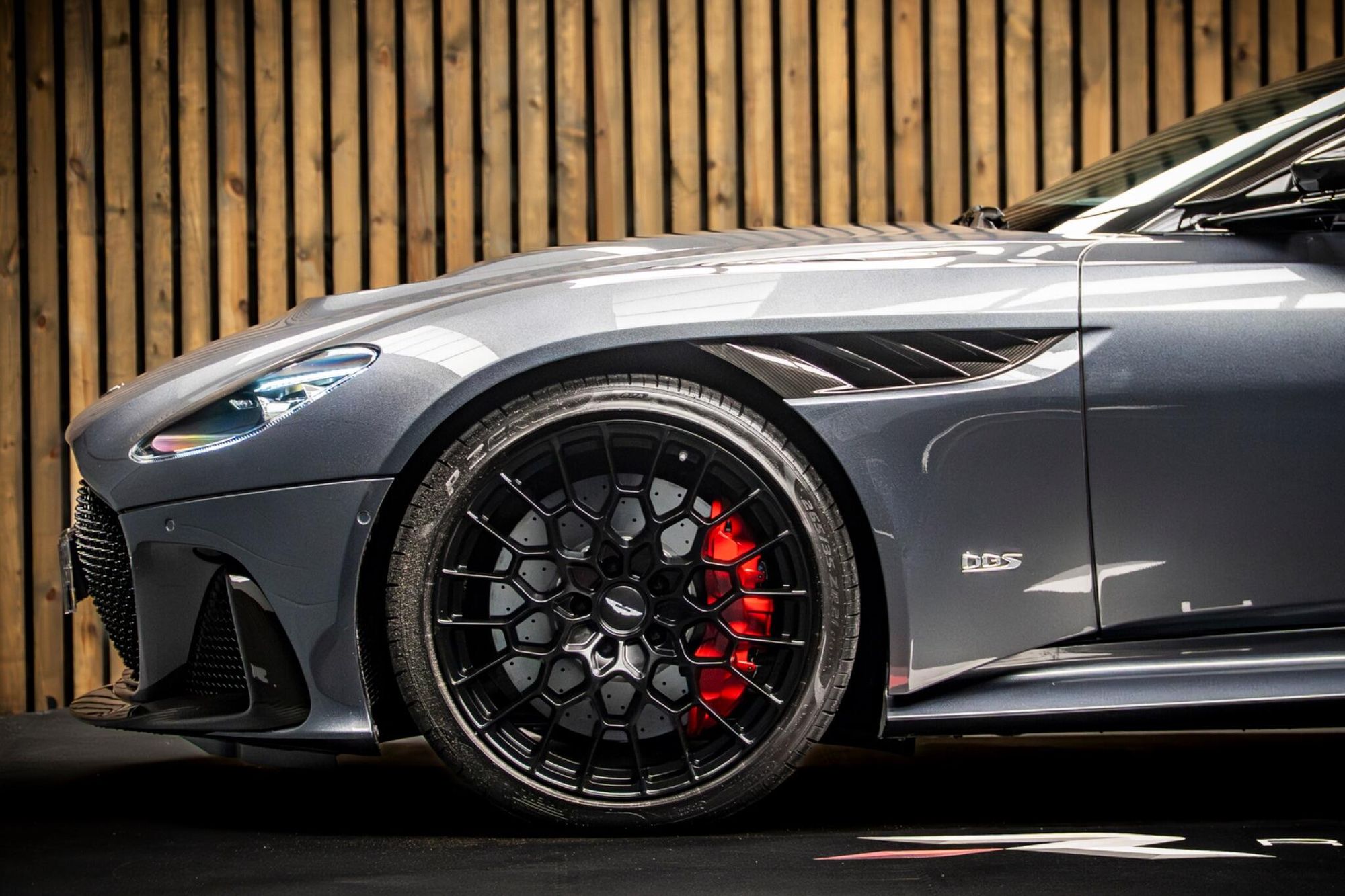 ASTON MARTIN DBS COUPE V12 770 ULTIMATE 2dr Touchtronic Auto for sale UK - Slide 9