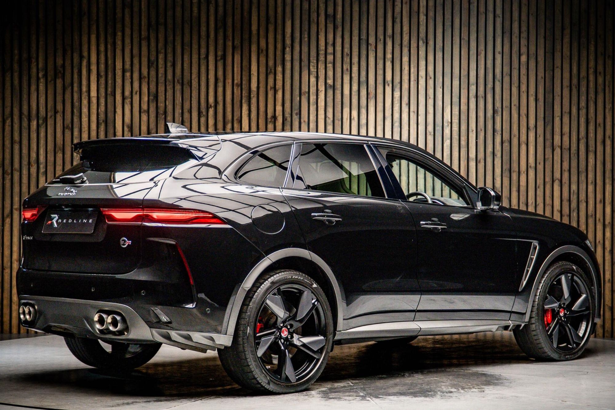 JAGUAR F-PACE ESTATE 5.0 V8 550 SVR 5dr Auto AWD for sale UK - Slide 4