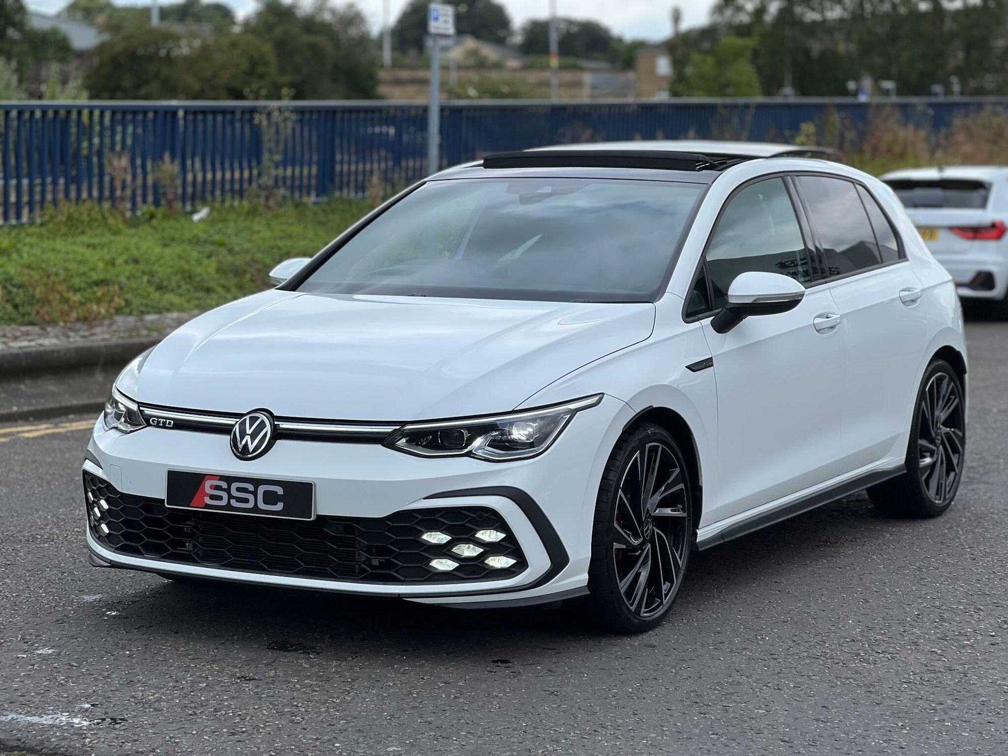 VOLKSWAGEN GOLF DIESEL HATCHBACK 2.0 TDI 200 GTD 5dr DSG for sale UK - Slide 7