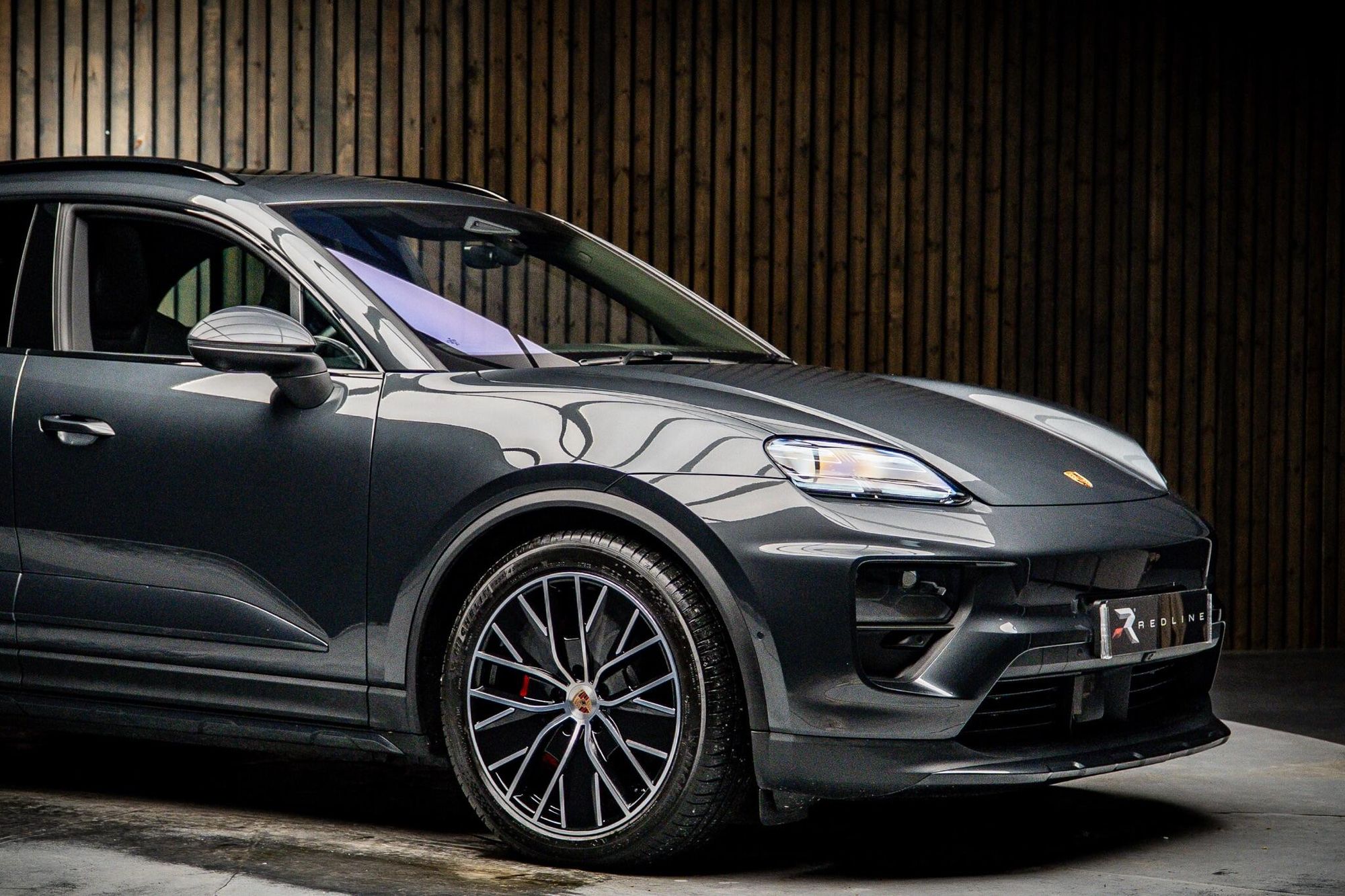 PORSCHE MACAN ELECTRIC ESTATE 380kW 4S 100kWh 5dr Auto for sale UK - Slide 10