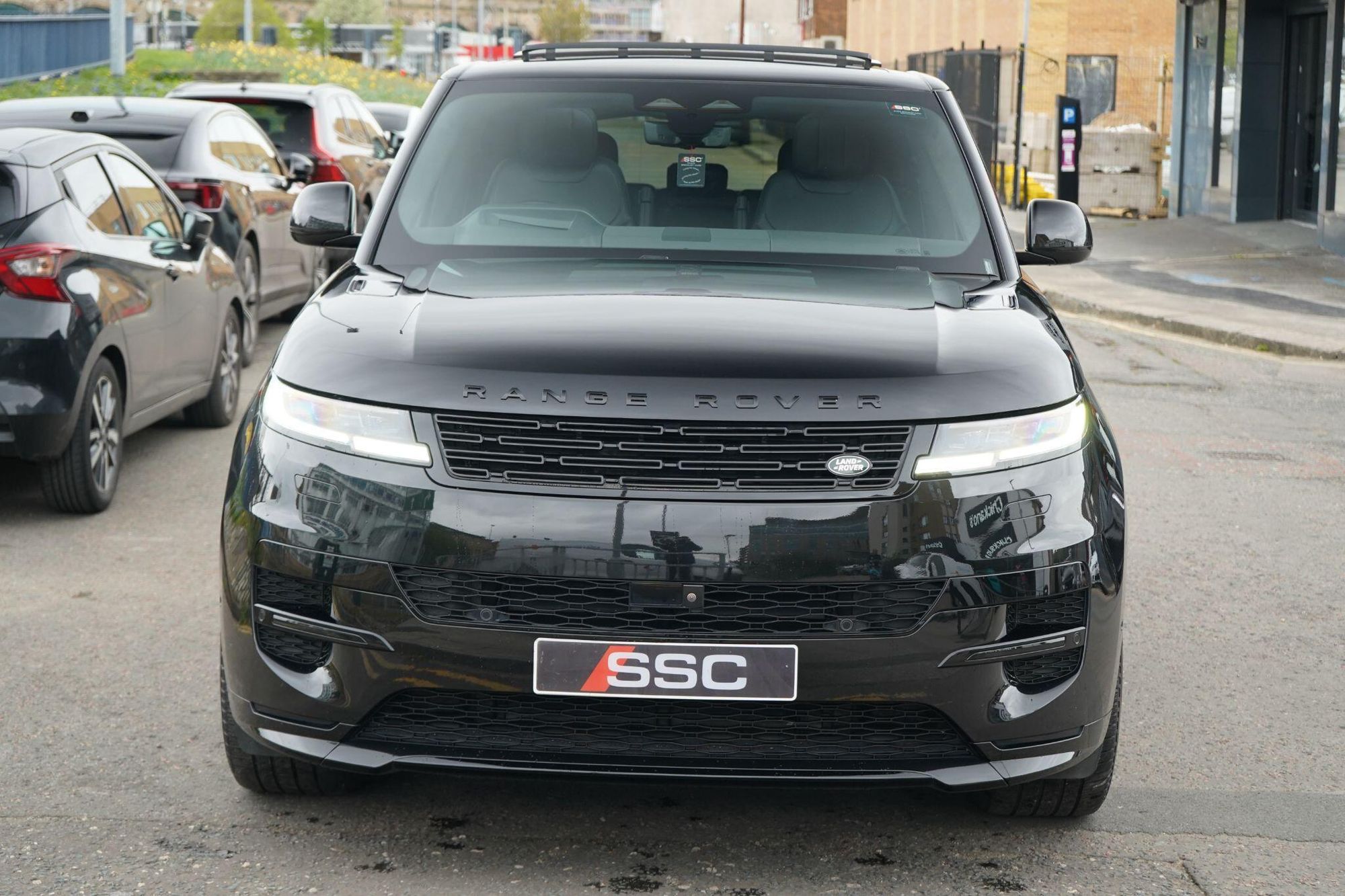 LAND ROVER RANGE ROVER SPORT DIESEL ESTATE 3.0 D300 Autobiography 5dr Auto for sale UK - Slide 6
