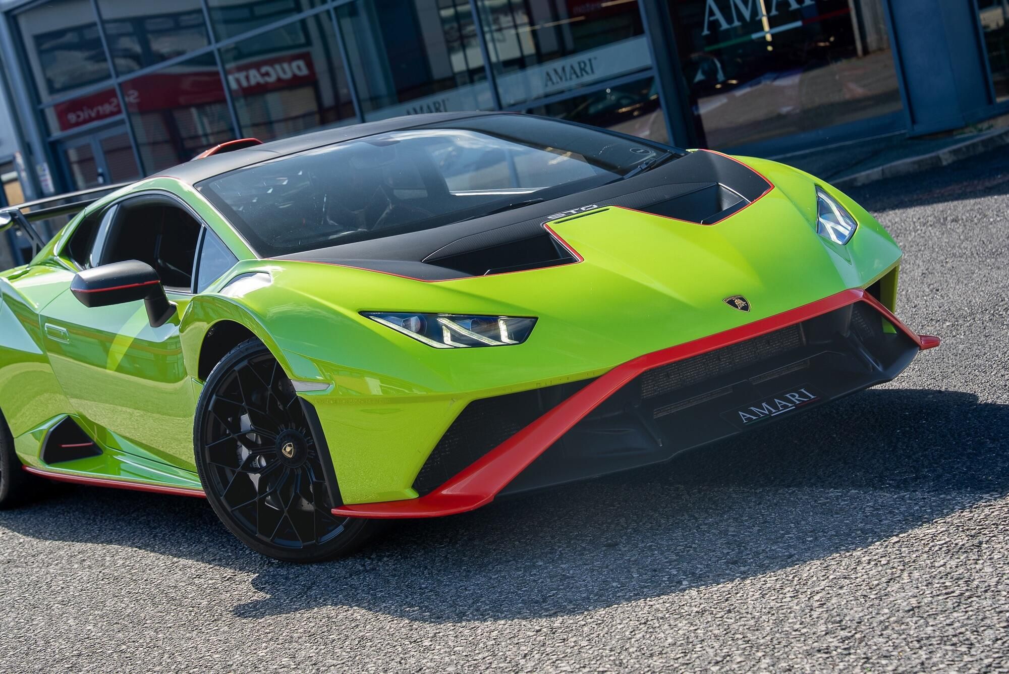LAMBORGHINI HURACAN EVO COUPE 5.2 V10 640 STO 2dr Auto for sale UK - Slide 9