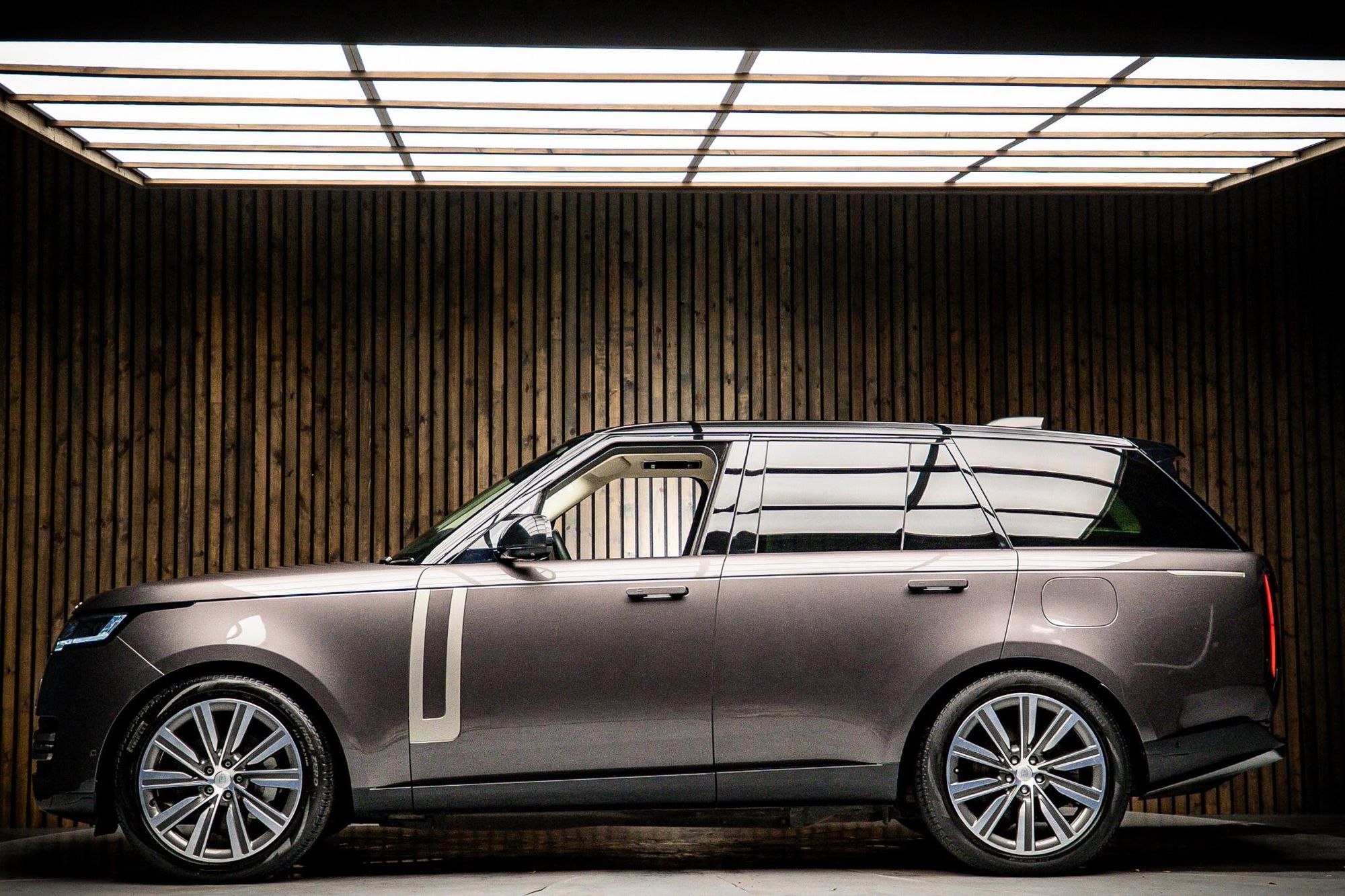 LAND ROVER RANGE ROVER ESTATE 3.0 P440e SE 4dr Auto for sale UK - Slide 7