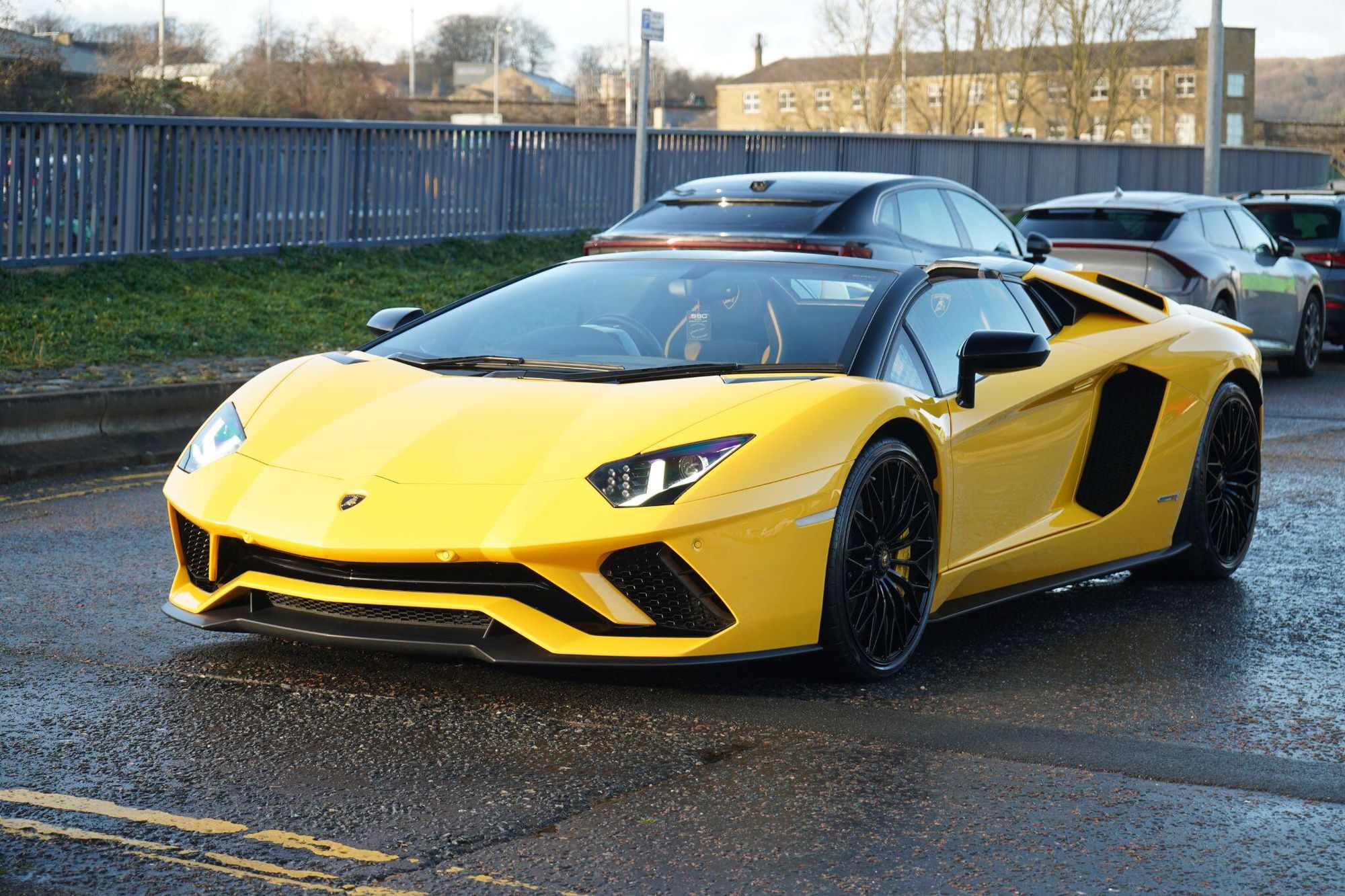 LAMBORGHINI AVENTADOR ROADSTER LP 740-4 S 2dr ISR for sale UK - Slide 8