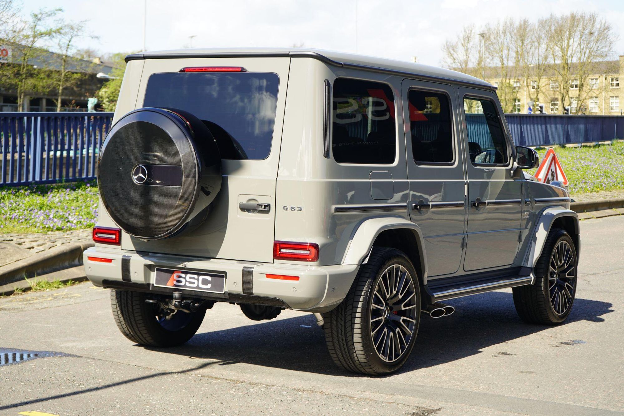 MERCEDES-BENZ G CLASS AMG STATION WAGON SPECIAL EDITIONS G63 Carbon Edition 5dr 9G-Tronic for sale UK - Slide 10