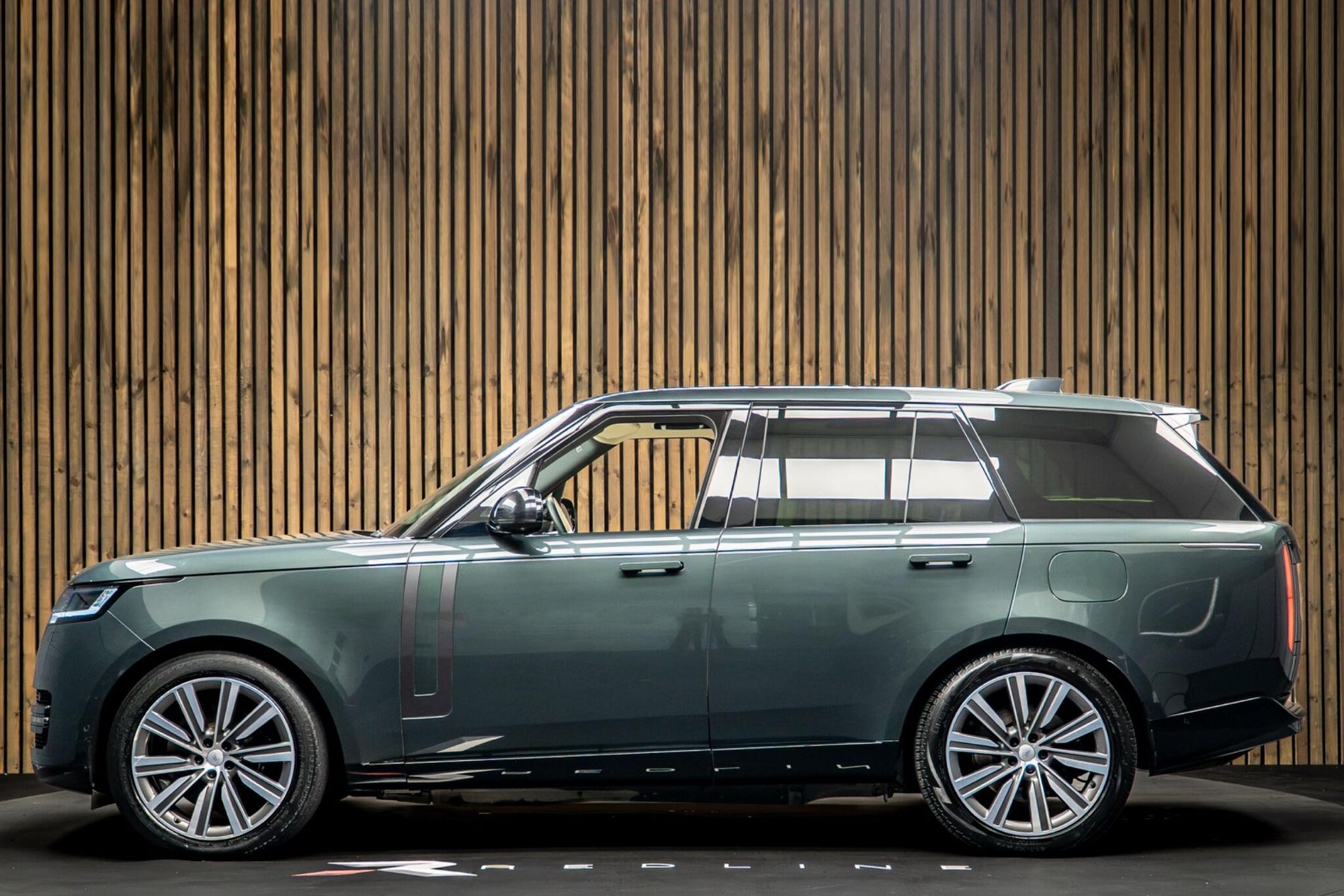 LAND ROVER RANGE ROVER ESTATE 3.0 P550e Autobiography 4dr Auto for sale UK - Slide 7