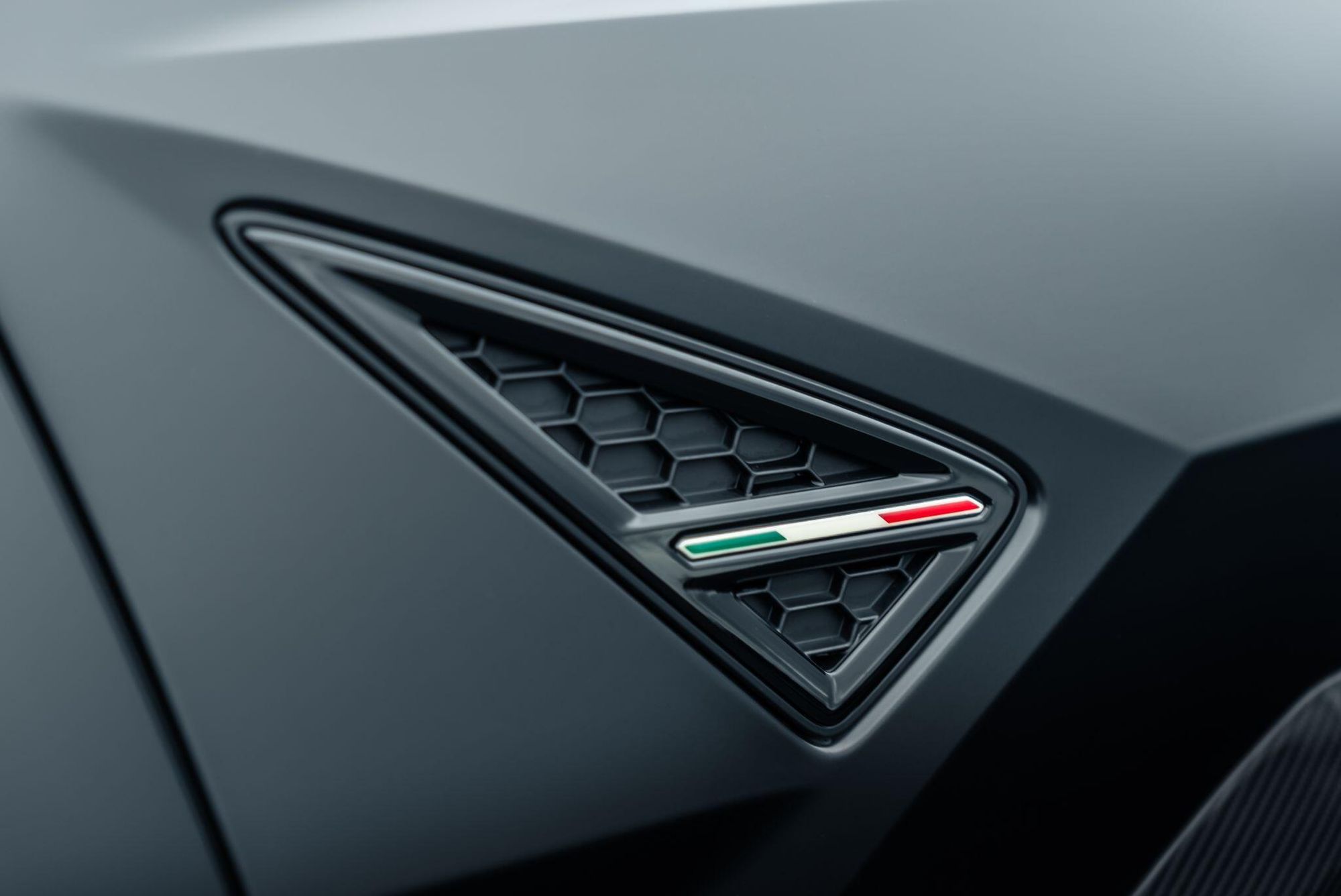 LAMBORGHINI URUS ESTATE 4.0T FSI V8 Performante 5dr Auto for sale UK - Slide 9