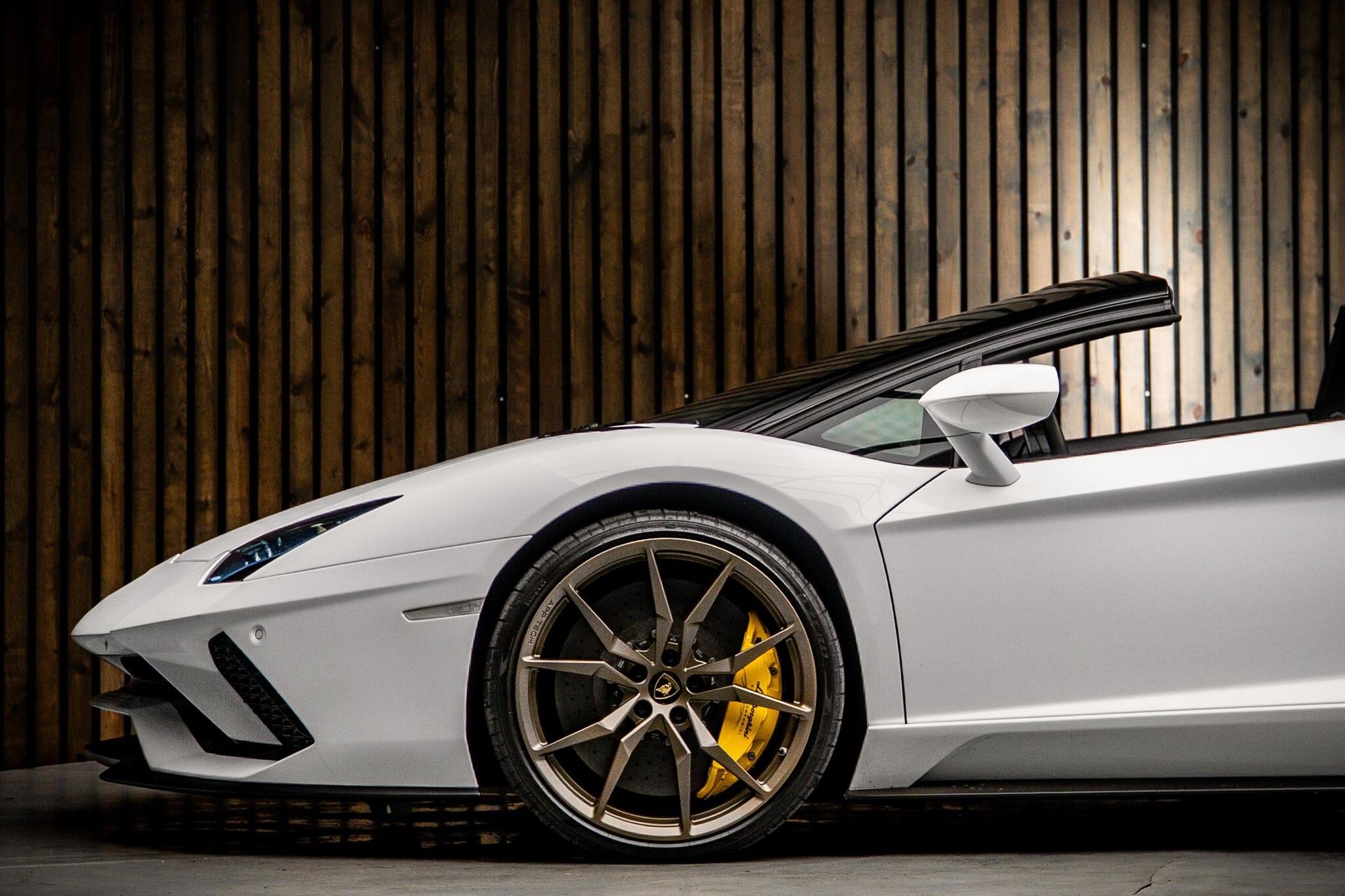 LAMBORGHINI AVENTADOR ROADSTER LP 740-4 S 2dr ISR for sale UK - Slide 9