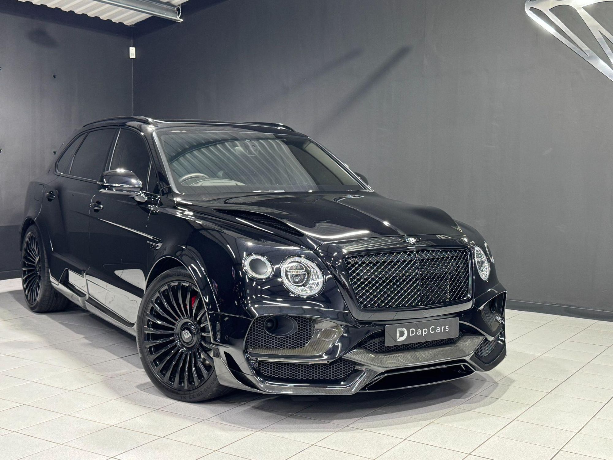 BENTLEY BENTAYGA ESTATE 6.0 W12 5dr Auto for sale UK - Slide 2