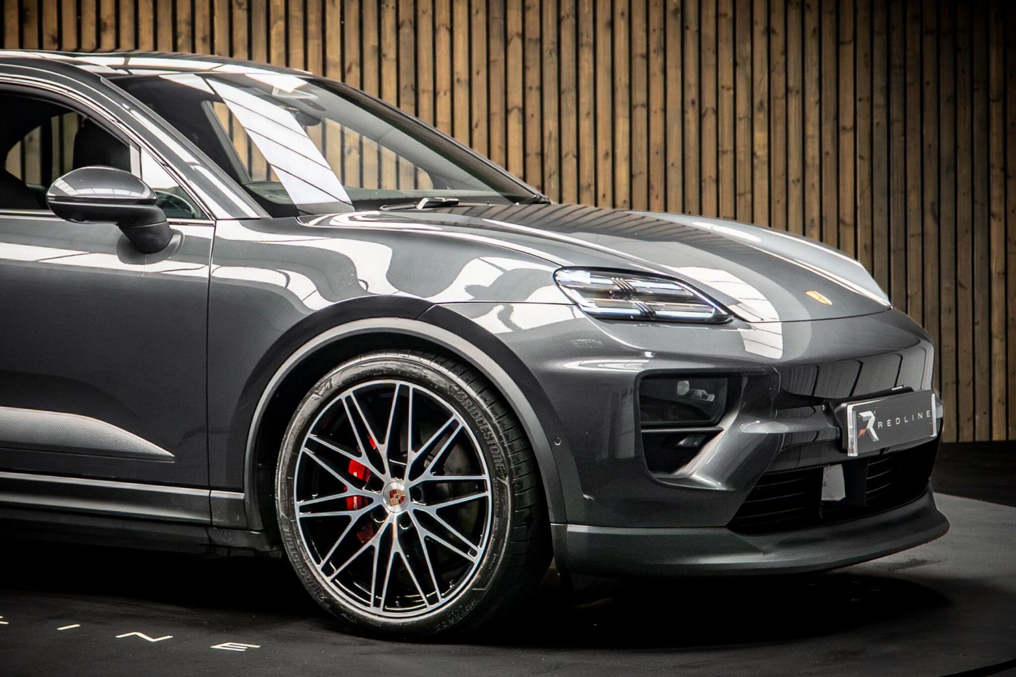 PORSCHE MACAN ELECTRIC ESTATE 380kW 4S 100kWh 5dr Auto for sale UK - Slide 10