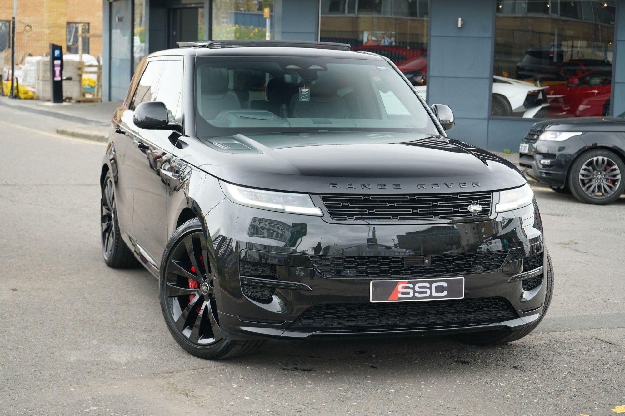 LAND ROVER RANGE ROVER SPORT DIESEL ESTATE 3.0 D300 Autobiography 5dr Auto for sale UK - Slide 4