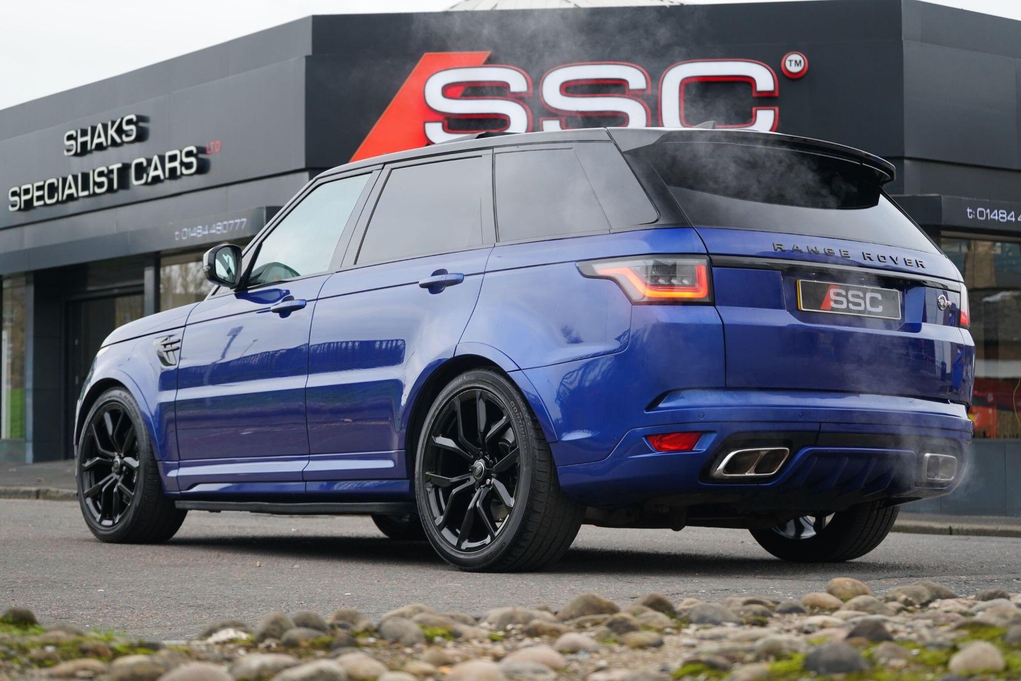LAND ROVER RANGE ROVER SPORT ESTATE 5.0 V8 S/C 575 SVR 5dr Auto for sale UK - Slide 2