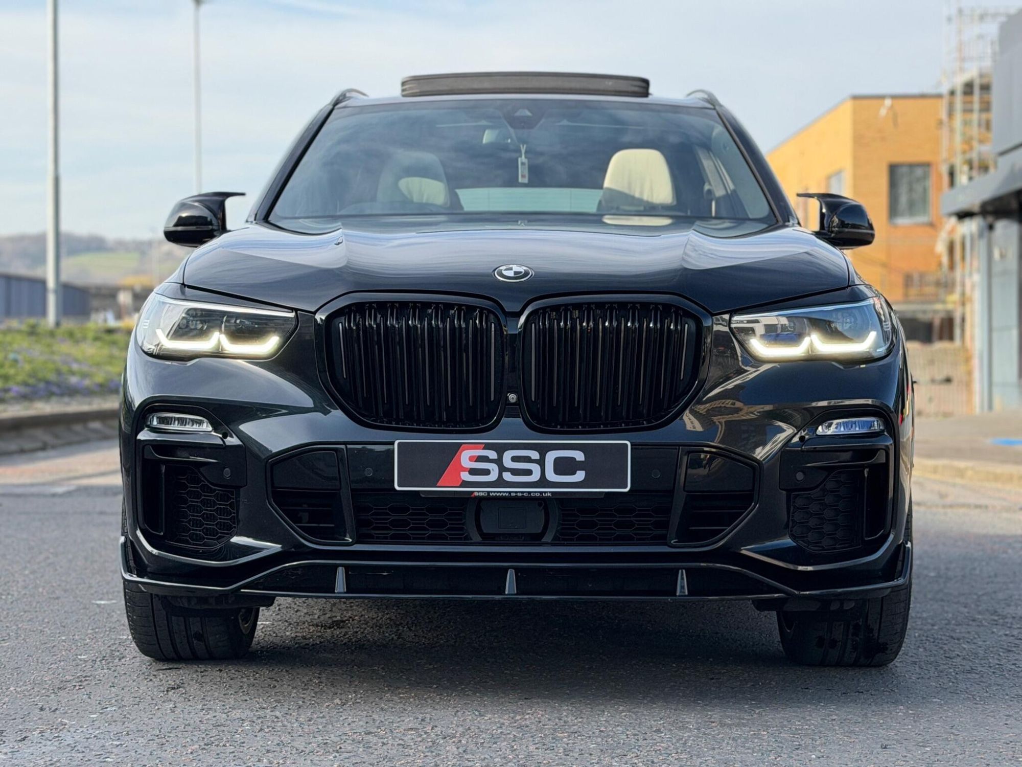BMW X5 DIESEL ESTATE xDrive M50d 5dr Auto for sale UK - Slide 6