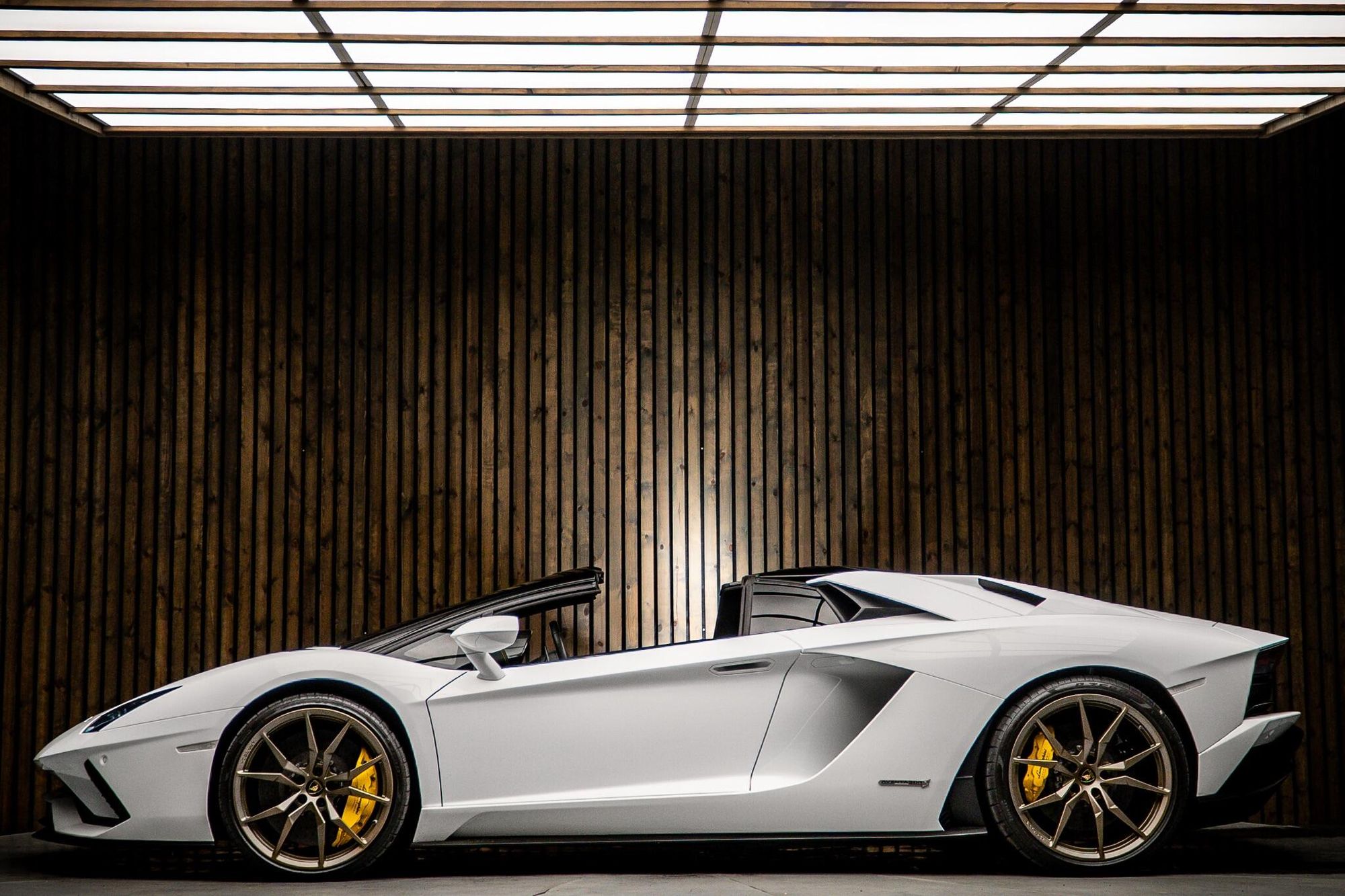 LAMBORGHINI AVENTADOR ROADSTER LP 740-4 S 2dr ISR for sale UK - Slide 7