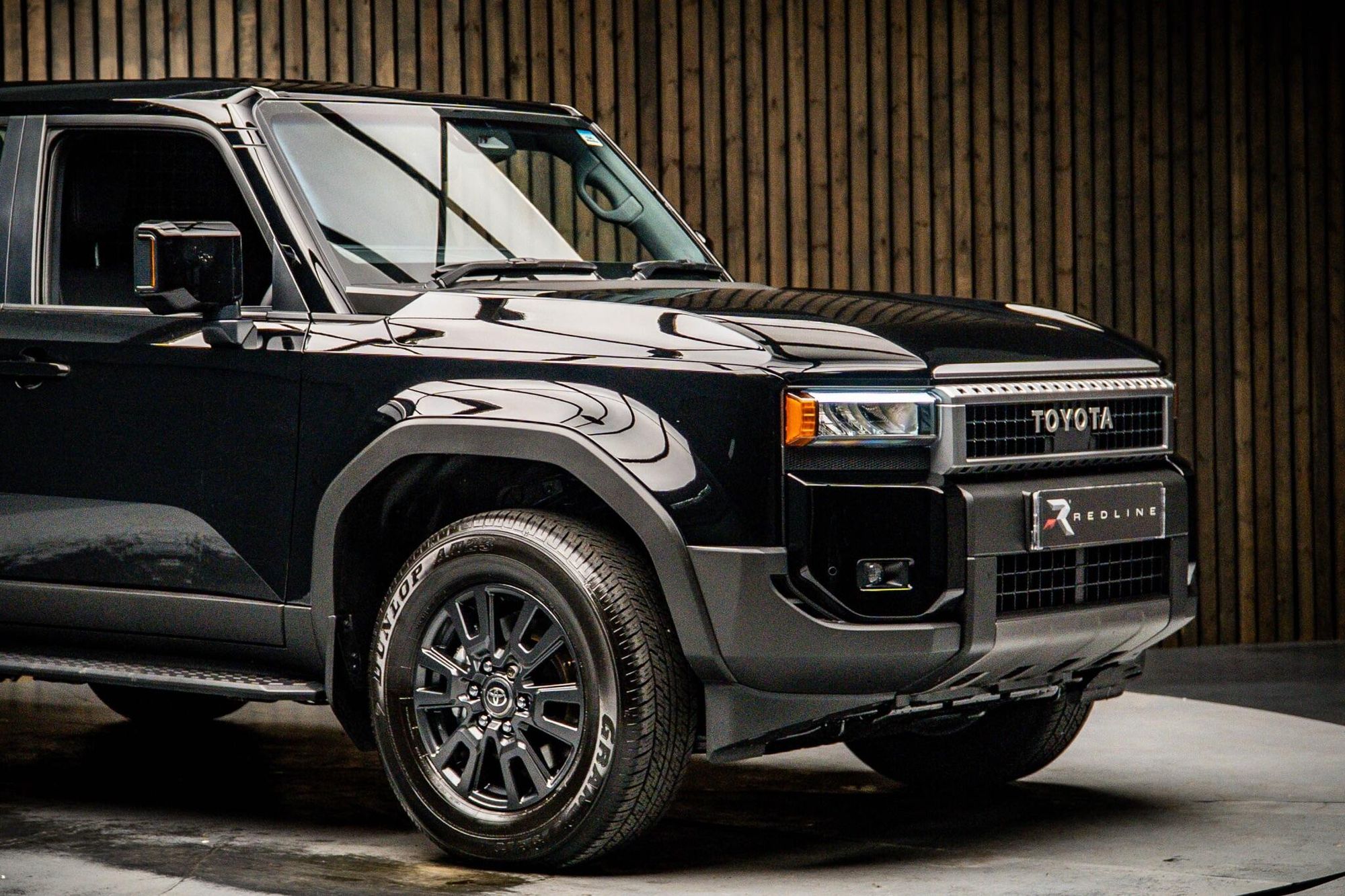 TOYOTA LAND CRUISER DIESEL SW 2.8 D-4D 204 Invincible 5dr Auto 7 Seats for sale UK - Slide 10