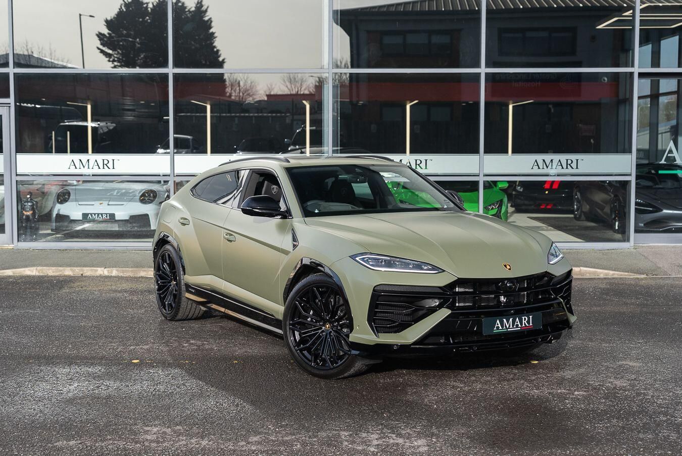 LAMBORGHINI URUS ESTATE 4.0T 25.9kWh Plug-in Hybrid FSI V8 5dr Auto for sale UK - Slide 5