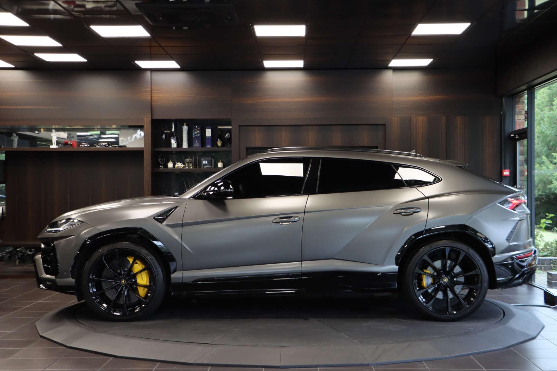 LAMBORGHINI URUS ESTATE 4.0T FSI V8 5dr Auto for sale UK - Slide 8