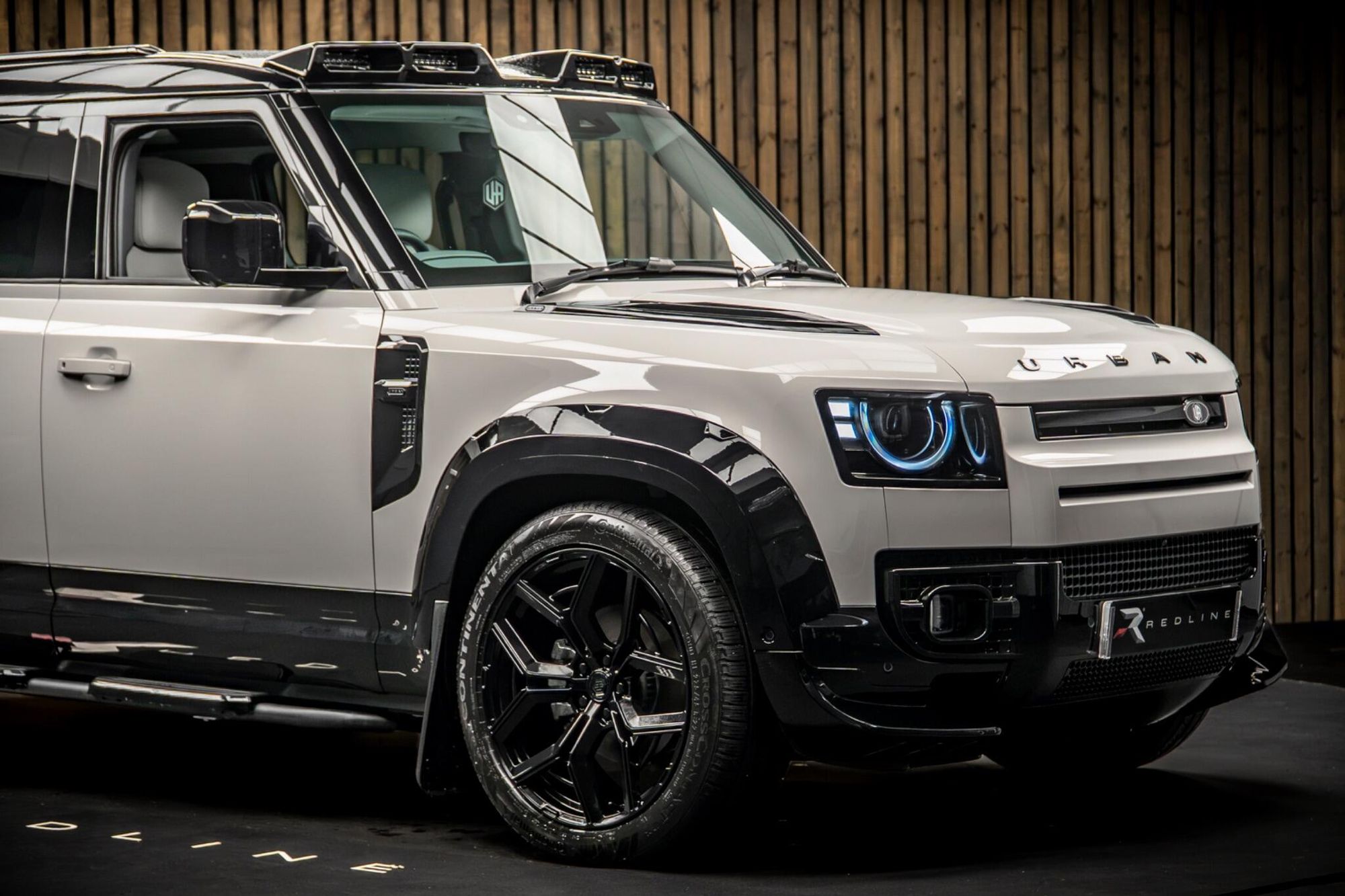 LAND ROVER DEFENDER DIESEL ESTATE 3.0 D250 X-Dynamic HSE 110 5dr Auto for sale UK - Slide 10