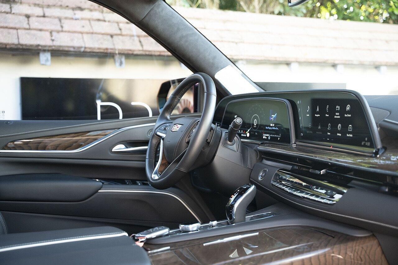 CADILLAC ESCALADE STATION WAGON 6.2 V8 Sport Platinum 5dr Auto for sale UK - Slide 10