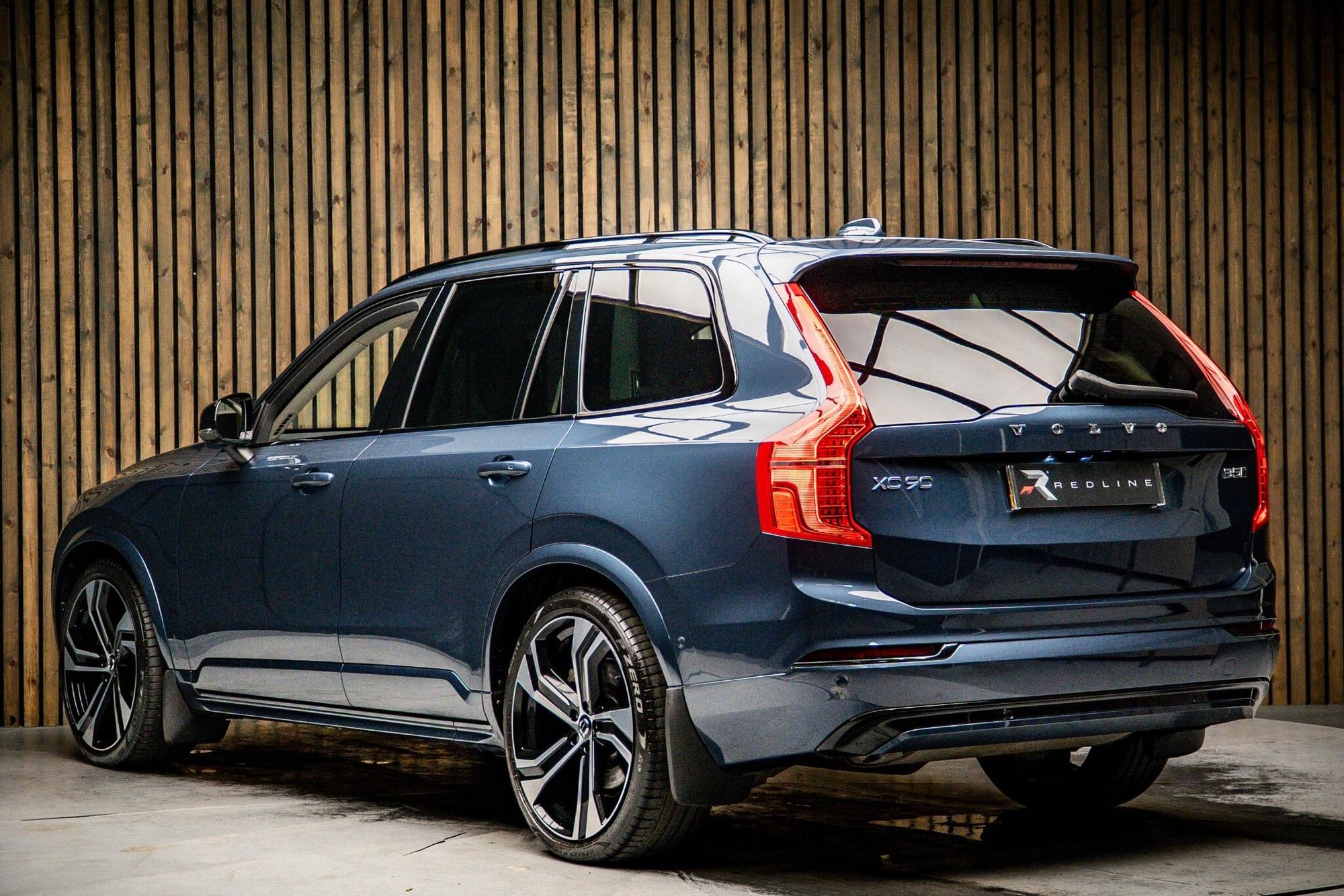 VOLVO XC90 ESTATE 2.0 B6P Ultimate Dark 5dr AWD Geartronic for sale UK - Slide 3