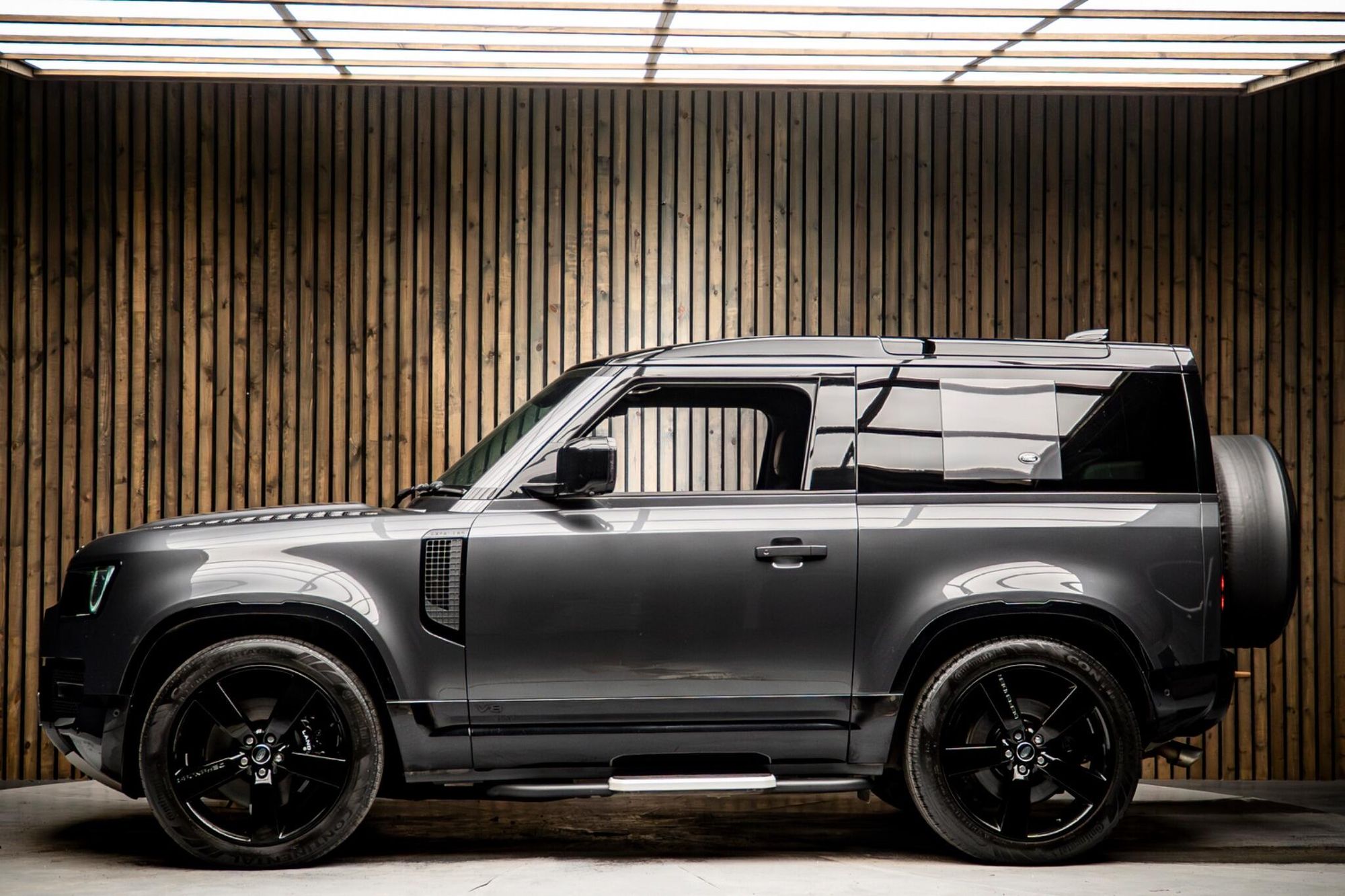 LAND ROVER DEFENDER ESTATE 5.0 P525 V8 90 3dr Auto for sale UK - Slide 7