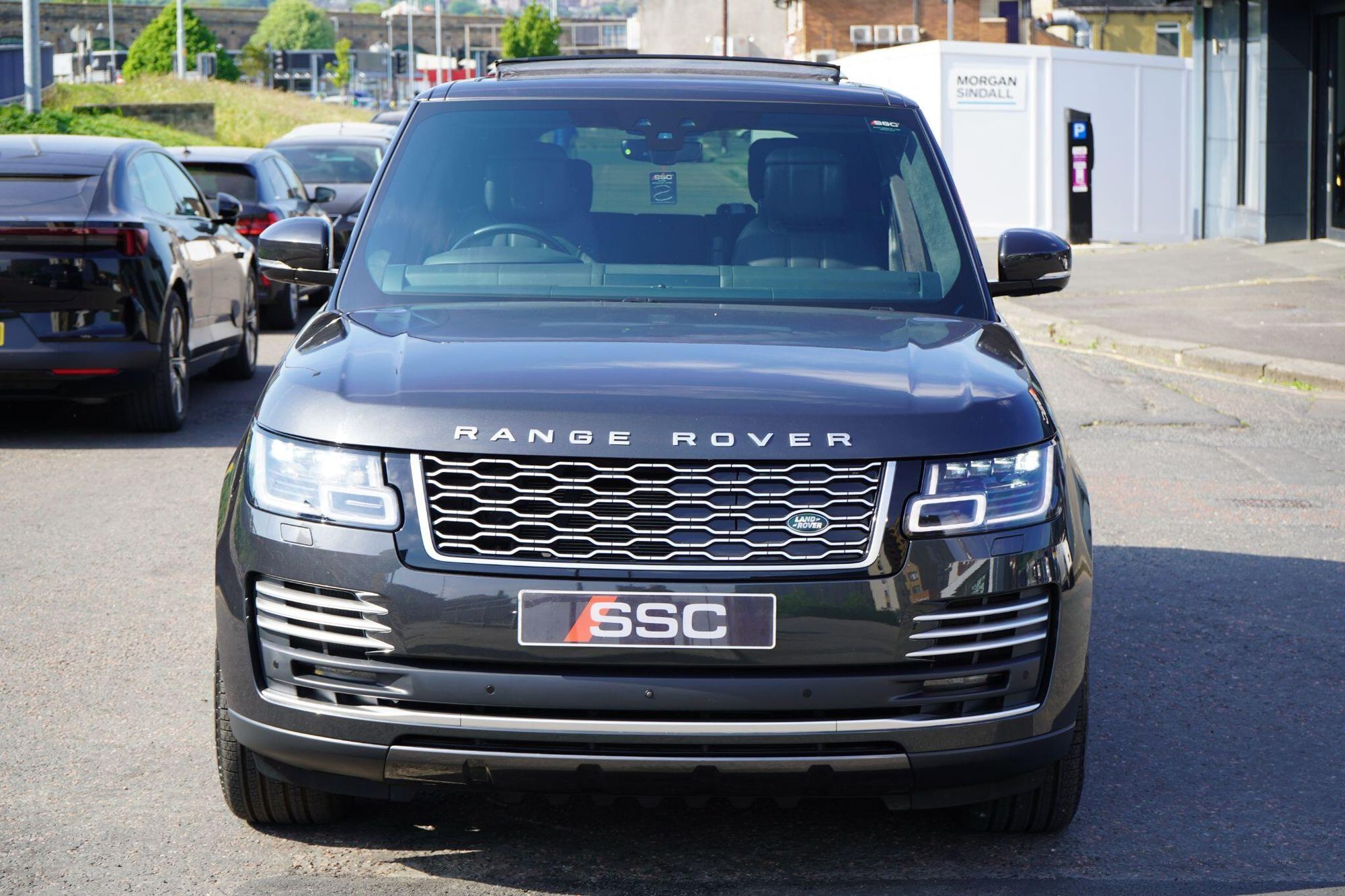 LAND ROVER RANGE ROVER ESTATE 2.0 P400e Autobiography 4dr Auto for sale UK - Slide 6