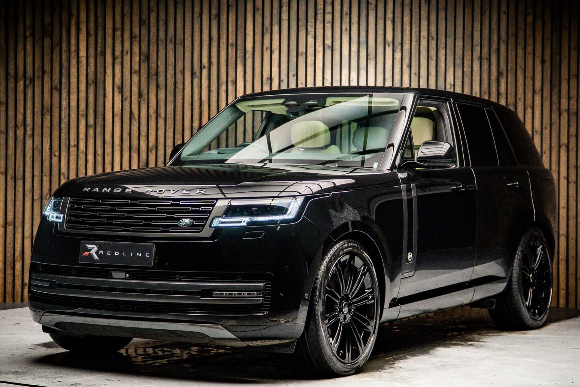 LAND ROVER RANGE ROVER DIESEL ESTATE 3.0 D350 Autobiography 4dr Auto for sale UK - Slide 8