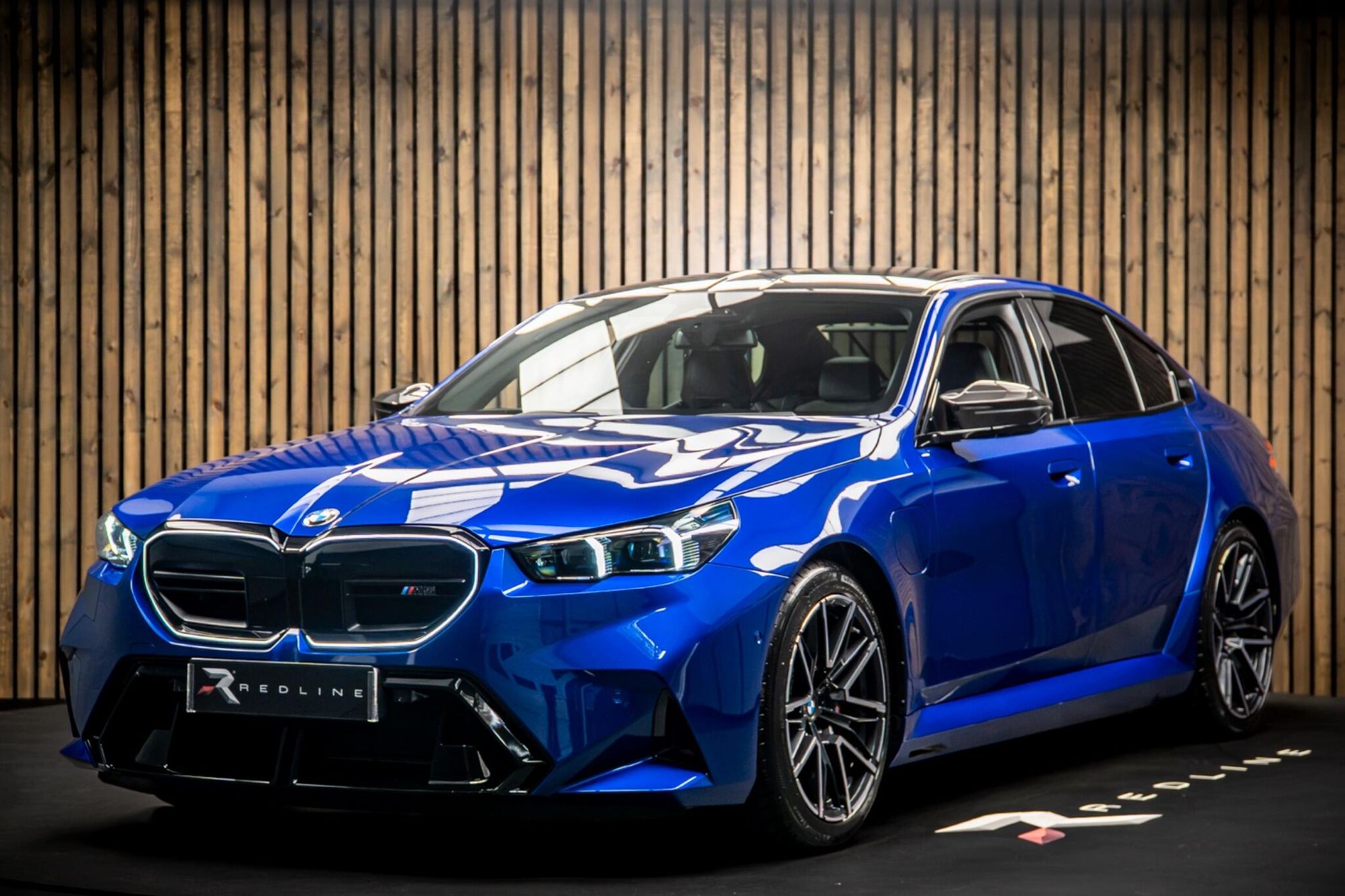 BMW M5  4.4 22.1kWh Steptronic xDrive Euro 6 (s/s) 4dr for sale UK - Slide 8