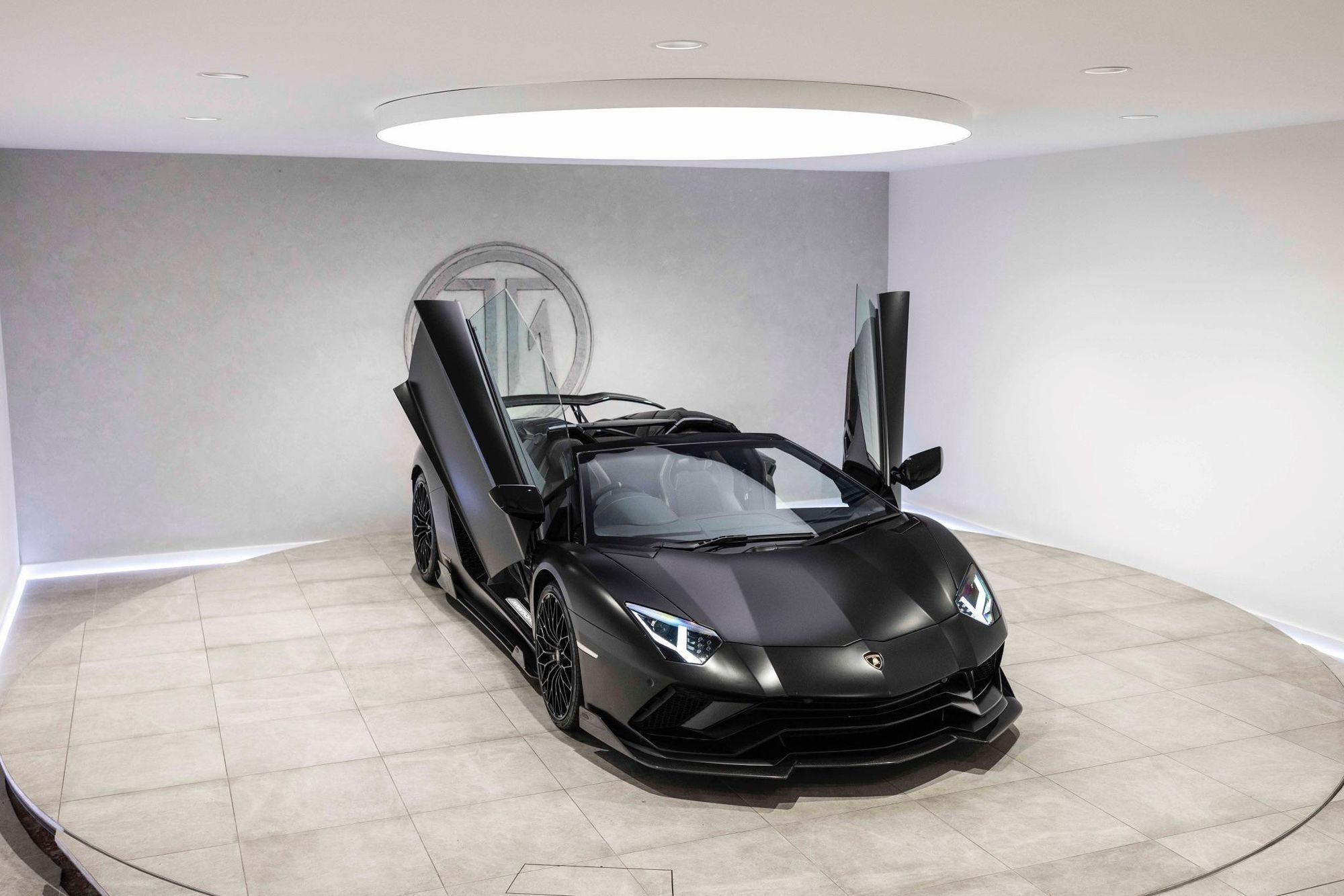 LAMBORGHINI AVENTADOR ROADSTER LP 740-4 S 2dr ISR for sale UK - Slide 4