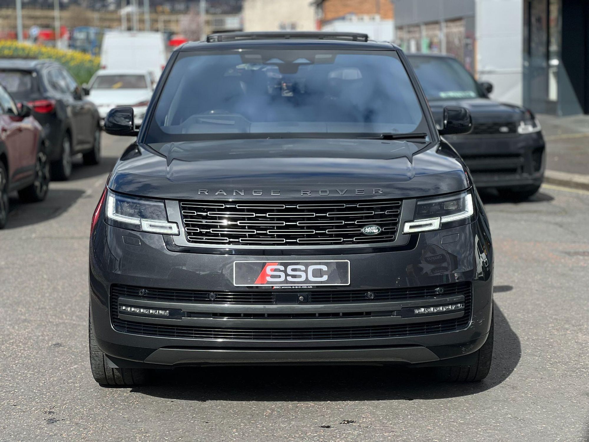 LAND ROVER RANGE ROVER DIESEL ESTATE 3.0 D350 Autobiography LWB 4dr Auto [7 Seat] for sale UK - Slide 6