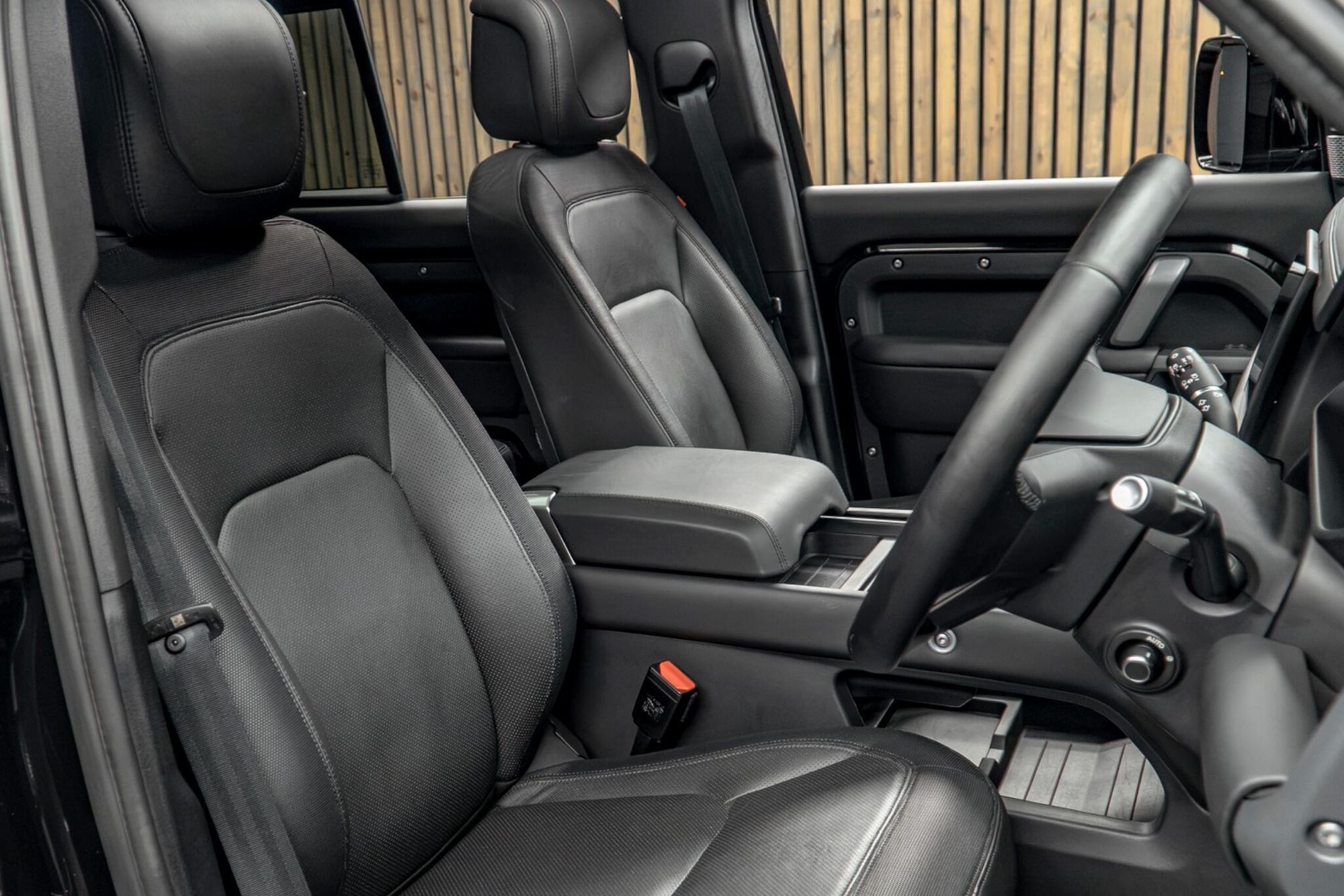 LAND ROVER DEFENDER DIESEL ESTATE 3.0 D350 X-Dynamic HSE 130 5dr Auto for sale UK - Slide 2