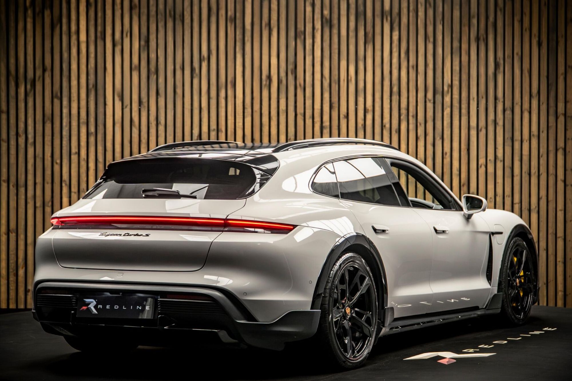 PORSCHE TAYCAN CROSS TURISMO 560kW Turbo S 93kWh 5dr Auto for sale UK - Slide 4