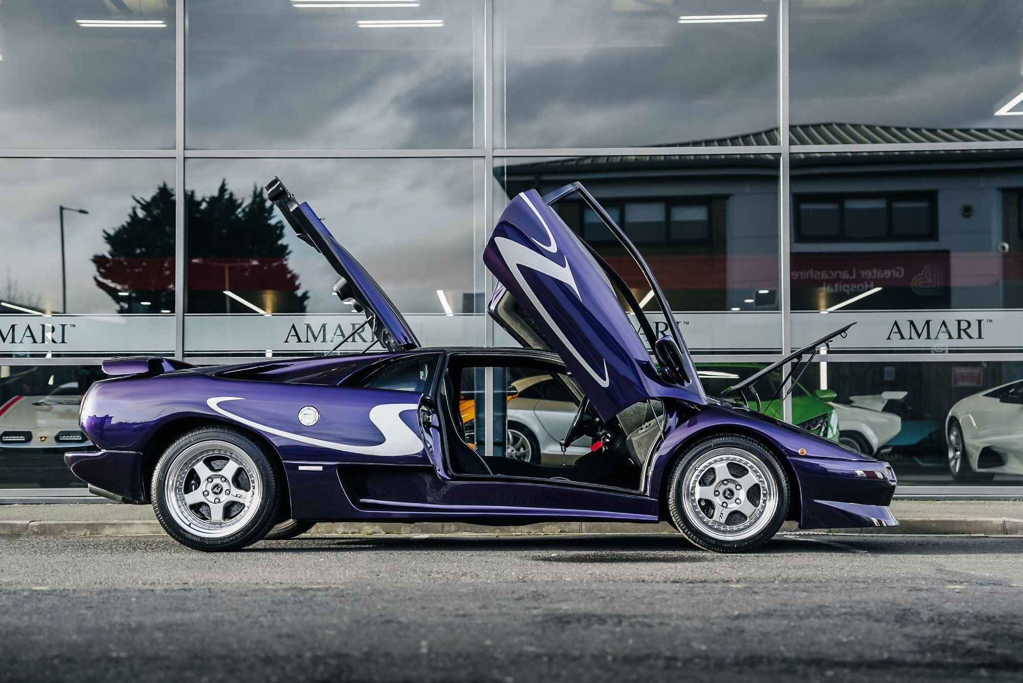 LAMBORGHINI DIABLO SV Coupe 2dr for sale UK - Slide 4