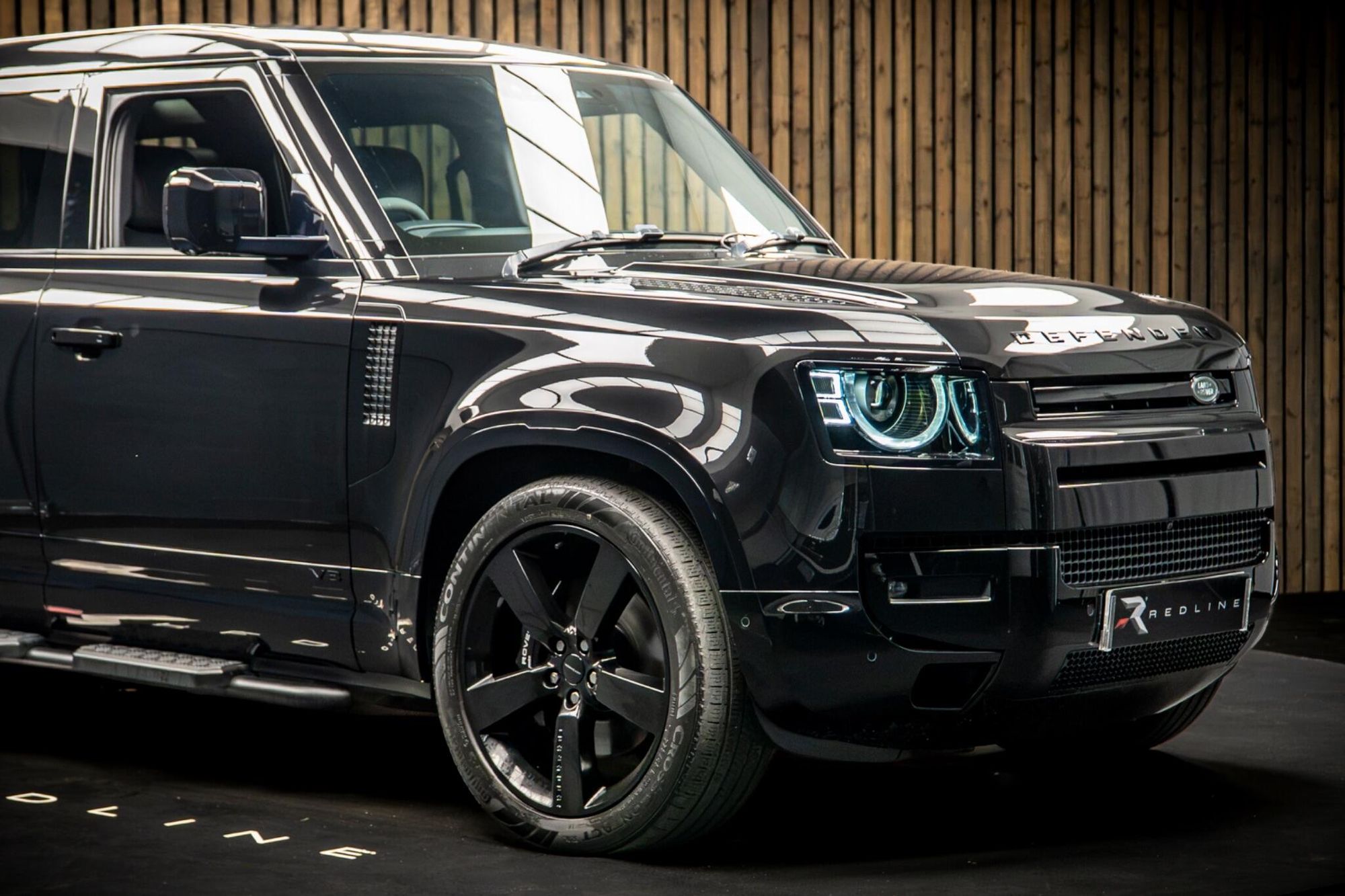 LAND ROVER DEFENDER ESTATE 5.0 P525 V8 110 5dr Auto for sale UK - Slide 10