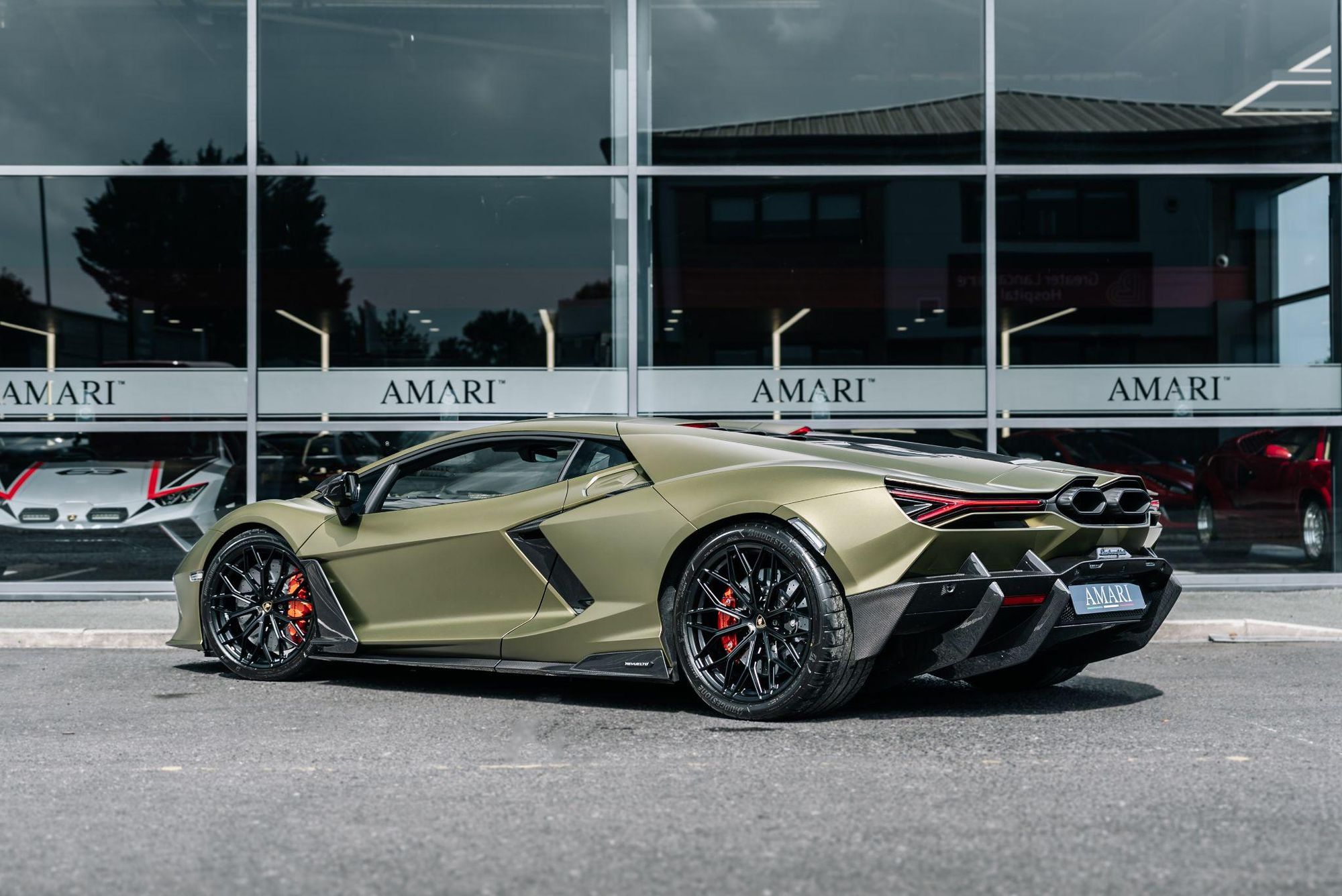 LAMBORGHINI REVUELTO COUPE 6.5 V12 1015 PHEV 2dr DCT for sale UK - Slide 4