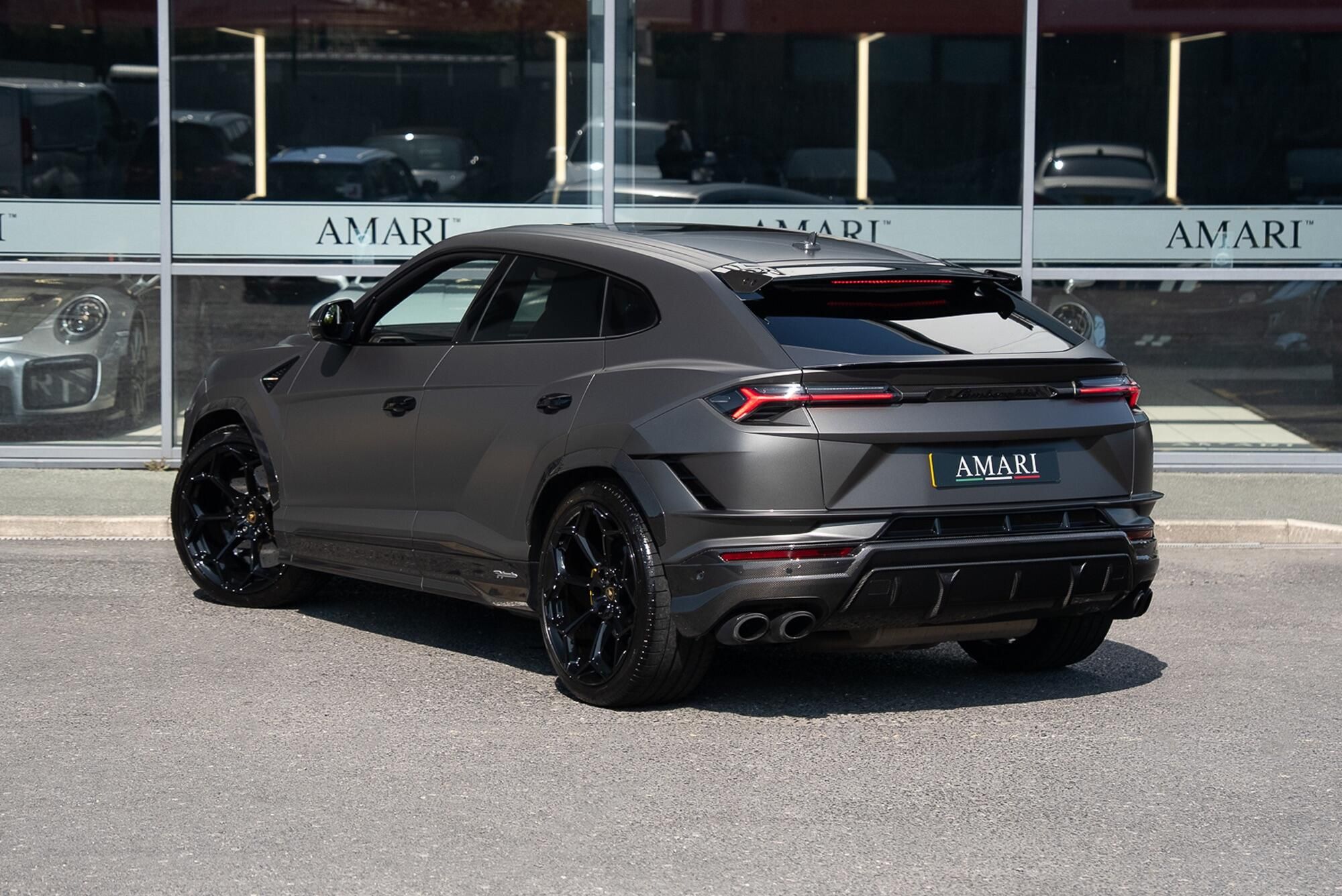 LAMBORGHINI URUS ESTATE 4.0T FSI V8 Performante 5dr Auto for sale UK - Slide 3