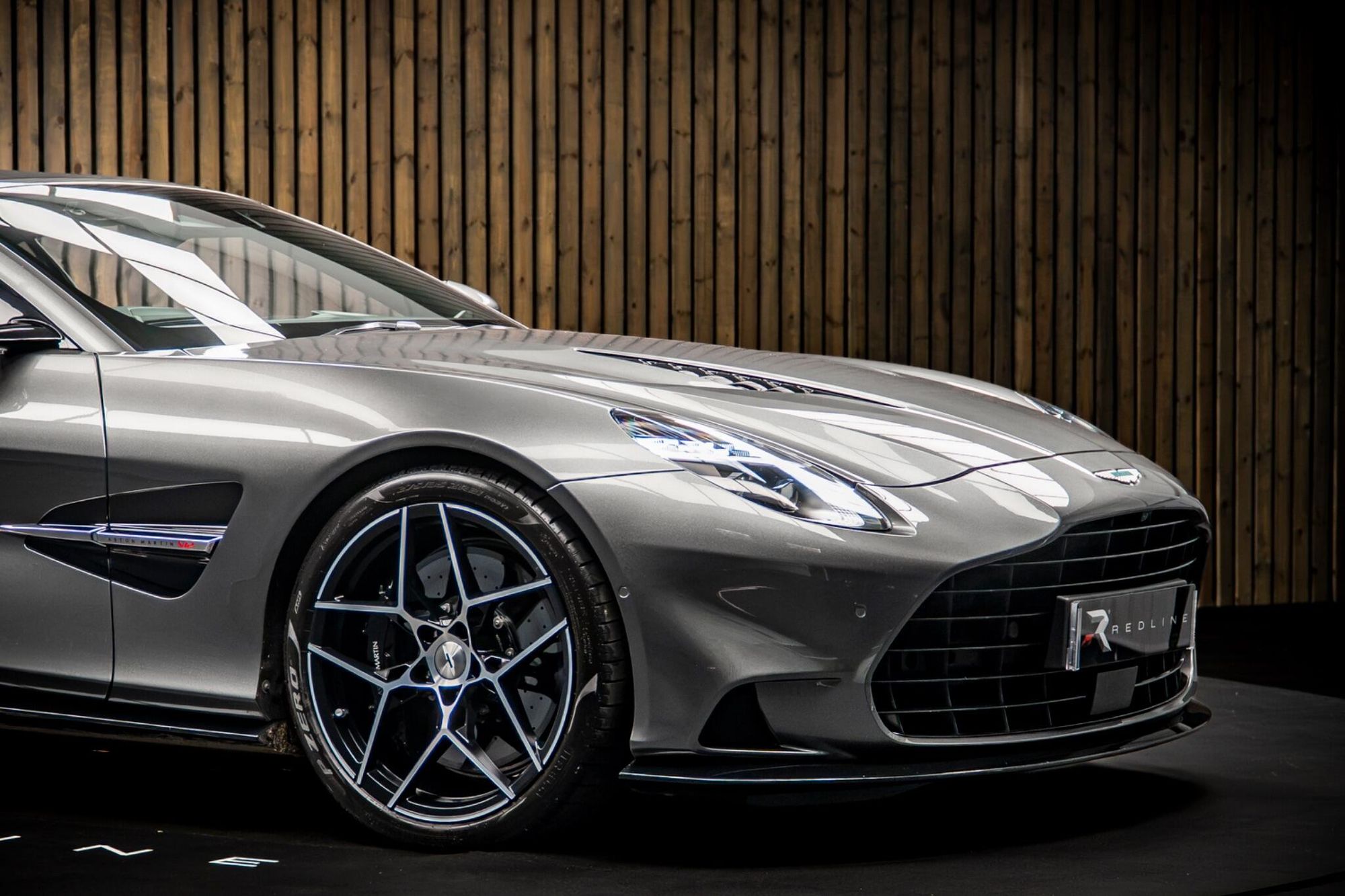 ASTON MARTIN VANQUISH CONVERTIBLE V12 Volante 2dr Auto for sale UK - Slide 10