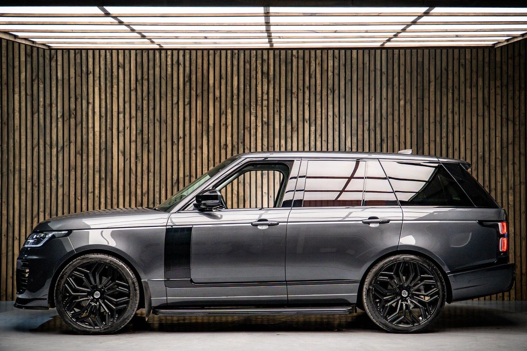 LAND ROVER RANGE ROVER DIESEL ESTATE 3.0 SDV6 Vogue 4dr Auto for sale UK - Slide 7