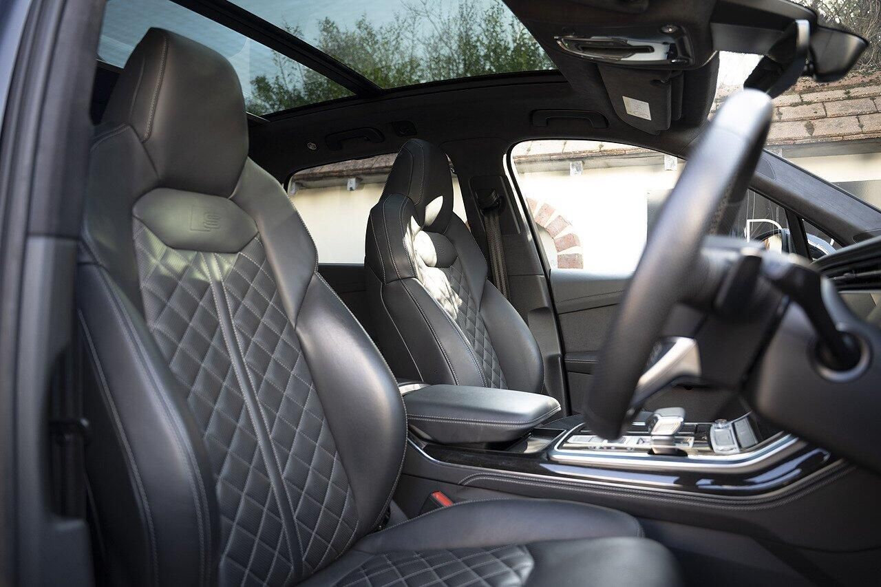 AUDI Q7 ESTATE 55 TFSI Quattro Vorsprung 5dr Tiptronic for sale UK - Slide 9