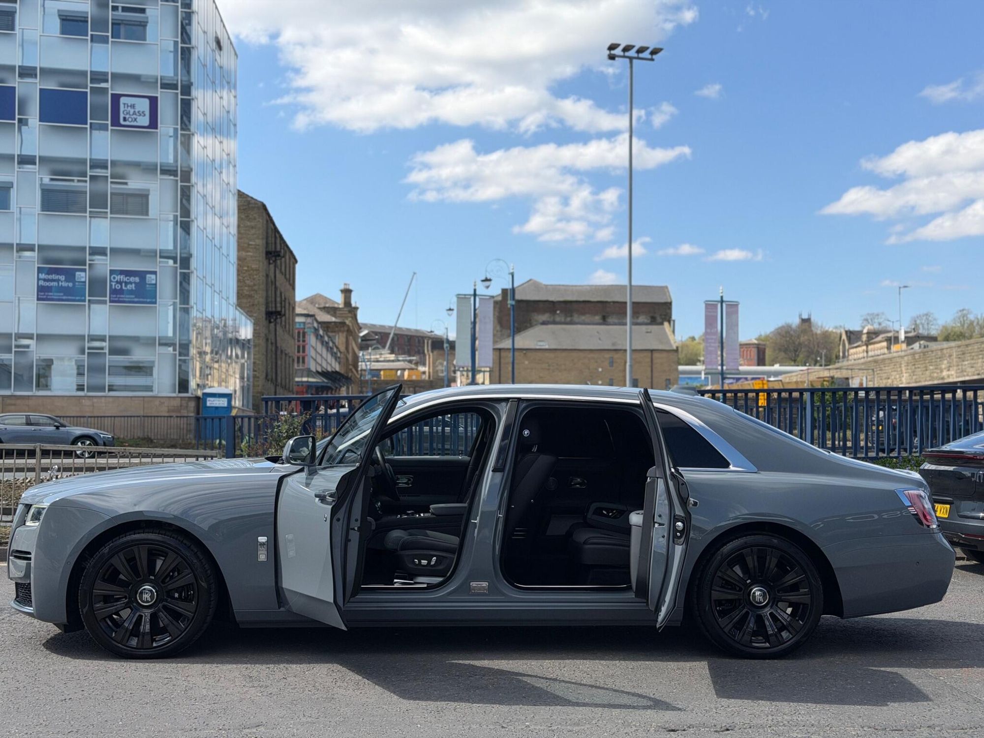 ROLLS-ROYCE GHOST SALOON 4dr Auto EWB for sale UK - Slide 10