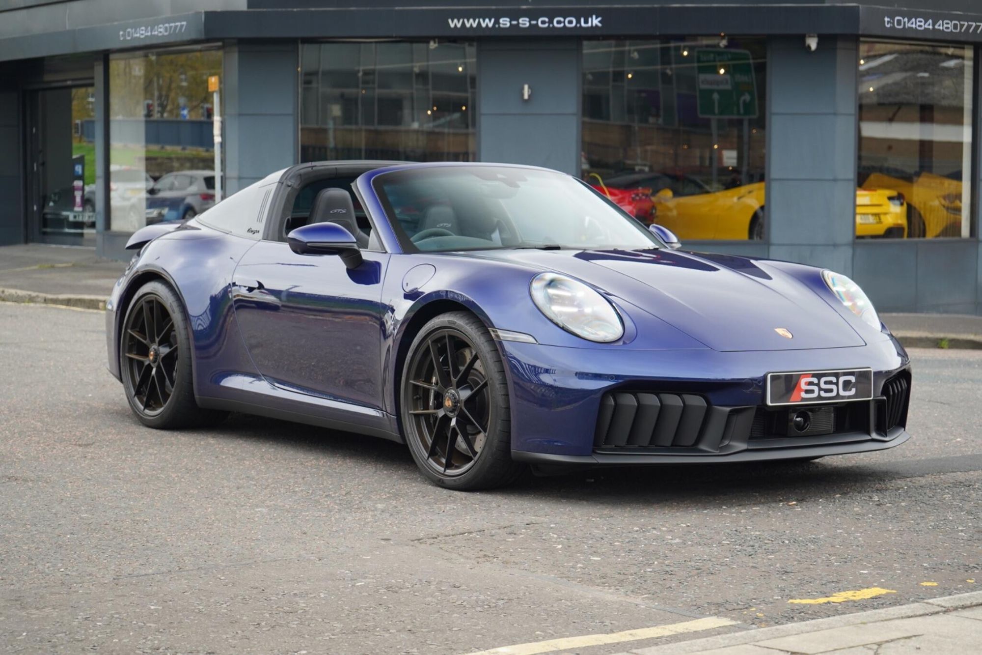 PORSCHE 911 [992] CARRERA 4 CABRIOLET GTS t-Hybrid 2dr PDK for sale UK - Slide 4