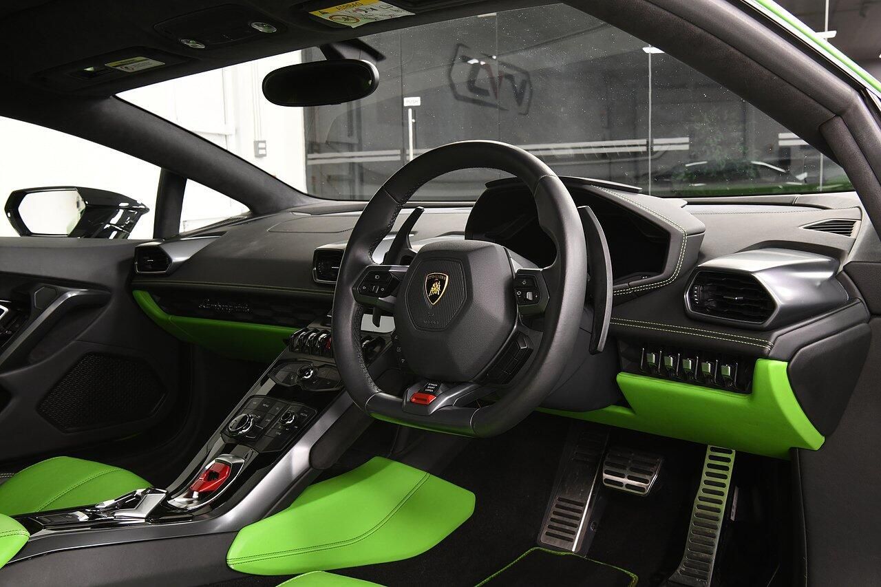 LAMBORGHINI HURACAN COUPE LP 610-4 2dr LDF for sale UK - Slide 4