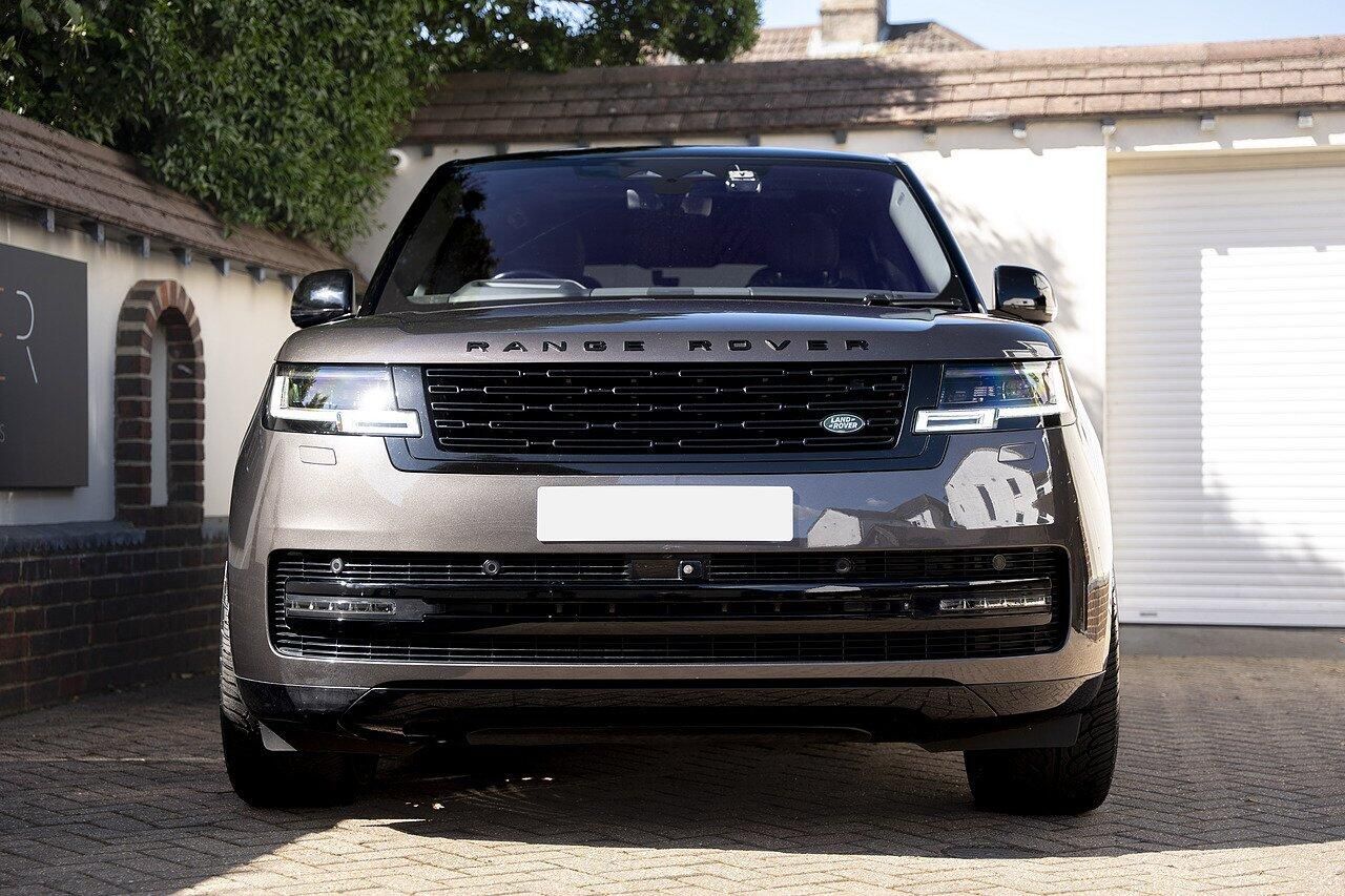 LAND ROVER RANGE ROVER ESTATE 3.0 P510e Autobiography 4dr Auto for sale UK - Slide 2